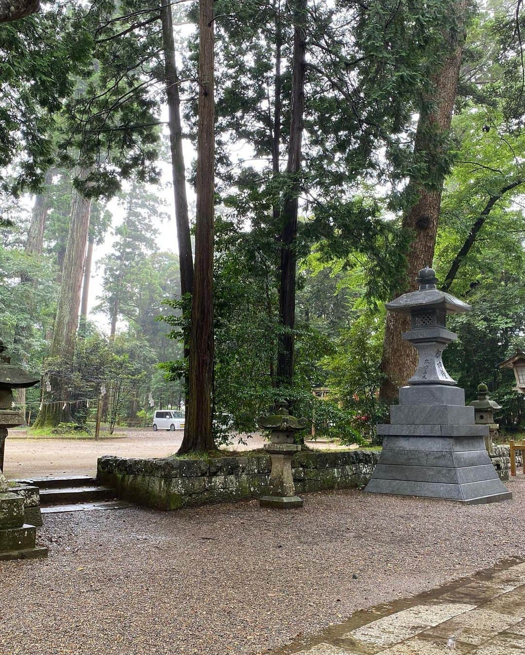 岡田祐佳さんのインスタグラム写真 - (岡田祐佳Instagram)「東国三社参り   東国三社参りとは鹿島神宮、香取神宮、息栖神社の三つの神社をまわる事❣️  まずは 鹿島神宮⛩  もうね、めちゃくちゃ清まりました✨🙏  台風が来てた日だったけど お参りする時はやんだ？ 少し濡れたけど 傘なくても参拝できた♥️  身も心も浄化された😌   #東国三社  #鹿島神宮  #香取神宮 #息栖神社 #三つの神社を巡ること  #テレビで  #kingandprince  #神宮寺勇太  #たまたま  #kingandprince の番組  #緑が綺麗  #御神木  #木々のパワー  #東国三社参り  #東国三社守り  #御朱印」7月9日 14時44分 - yukachin719