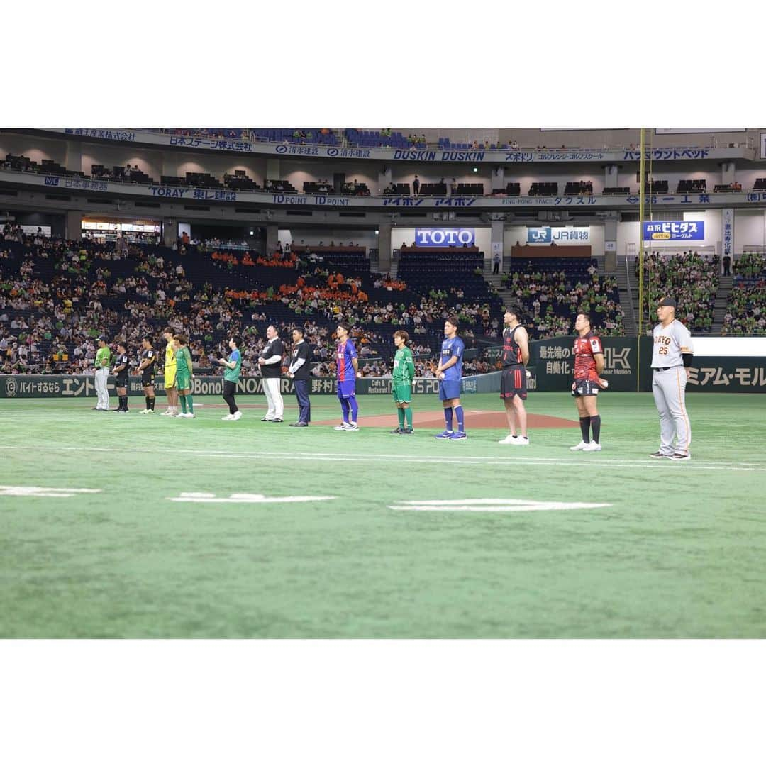 小池純輝さんのインスタグラム写真 - (小池純輝Instagram)「東京をホームタウンとする14のスポーツチーム・団体が協力しあい、新たな価値を生み出すプロジェクト『TOKYO UNITE』がスタートしました✨ 始球式にヴェルディの代表として参加させて頂きました⚾️ #DAZN #jleague #jリーグ #東京ヴェルディ #verdy #soccer #football⚽ #football #footballplayer #サッカー #フットボール #サッカー好きな人と繋がりたい #小池純輝 #19 #⚽️ #東京 #tokyo #athleta #足球  #sepakbola #junkikoike #tokyoverdy #始球式 #tokyounite #巨人 #ヤクルトスワローズ #東京ヴェルディ #日テレ東京ヴェルディベレーザ」7月9日 16時35分 - junki_koike