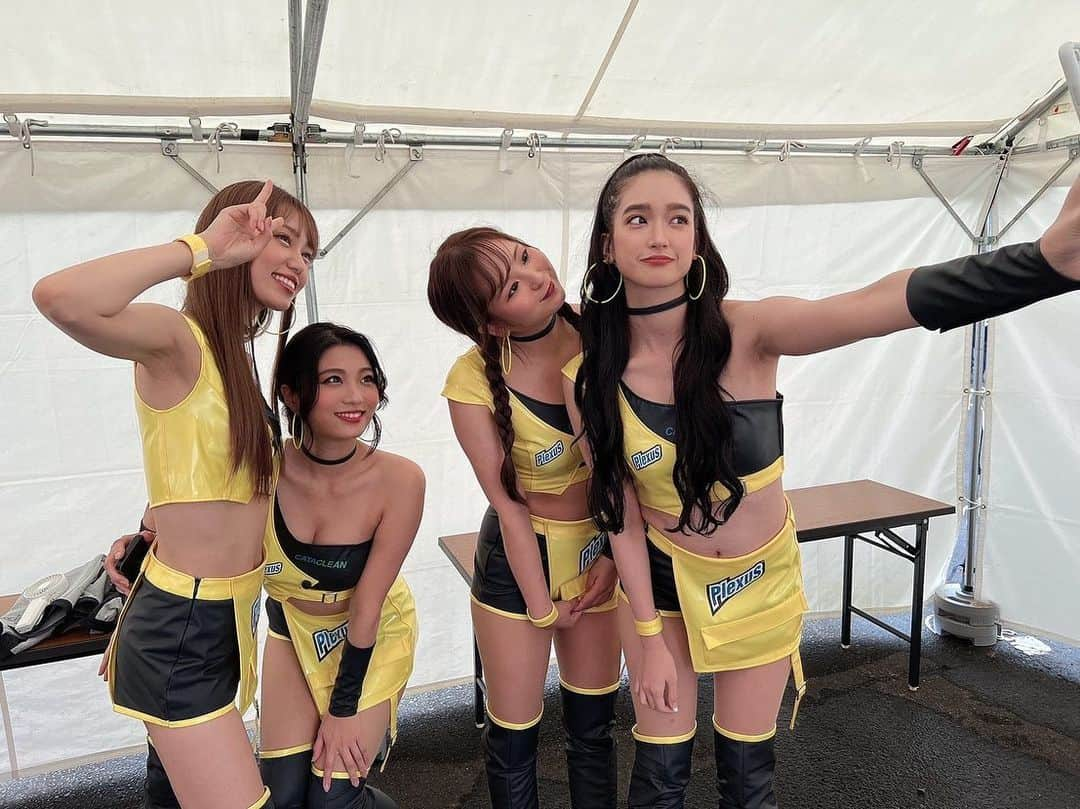 安田七奈さんのインスタグラム写真 - (安田七奈Instagram)「Plexus & CATACLEAN Girlsは今日も仲良しこよし💛🖤  明日の決勝は 2番手からスタート🐮‼︎ 888号車 Grid Motorsportの応援 よろしくお願いします🤭  #S耐 #安田七奈 #なーちゃ #レースクイーン #rq #ラウンドガール #グラビア #グラビアアイドル #グラドル #インスタグラビア #セクシー #セクシー美女#MercedesAMGCustomerRacing #MercedesAMGMotorsport #AMGGT3 #DrivingPerformance #24hAMG #cataclean #plexus #followme #japanese #japanesegirl #instagood #instalike #photooftheday #팔로우 #얼스타그램 #粉我 #非常好」7月9日 17時05分 - nana_yasuda