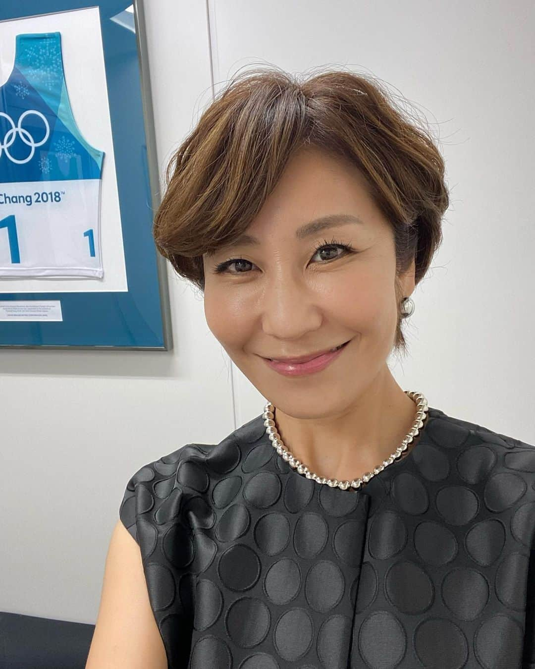 森上亜希子さんのインスタグラム写真 - (森上亜希子Instagram)「本日NHKではウィンブルドン女子決勝を22時からEテレで22時42分からは総合テレビでLIVEでお伝え致します。  ジャバーvsリバキナどちらが勝っても初タイトル🏆  プレースタイルの全く違う2人の対戦どんな試合になるか楽しみですね‼️  是非、ご覧頂ければと思います。  さて、本日の衣装は私の大好きなブランドのオンパレードです♡  Gilet  LE PHIL pants ELENDEEK Necklace  Decollte accessories  Earrings Stellar Hollywood  Styling by @mari_takarada   このジレ、近くで見るとこんな感じです。  #nhk #wimbledon #ウィンブルドン #解説 #テニス #tennis #女子テニス #衣装 #lephil #ellendeek #stellerhollywood  #decollte」7月9日 21時19分 - akiko_morigami