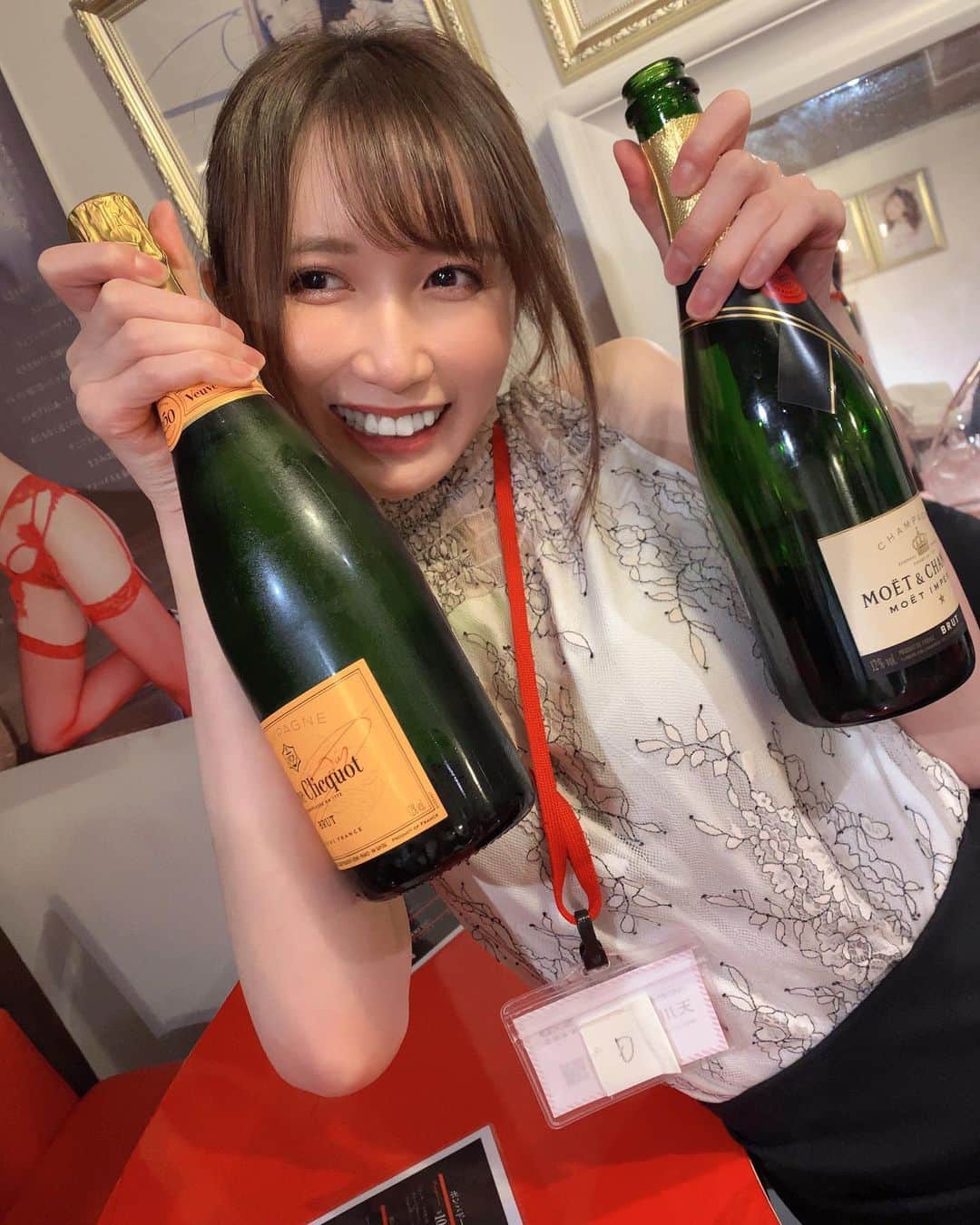 稲森美優さんのインスタグラム写真 - (稲森美優Instagram)「#sodland 初めて行ってきたあ！  急遽天川そらゲスト出勤って、当日始まる2時間前に知って、後ろあったからどうしようと思いながらダッシュで顔出してきたっ！😭 会えてよかったあ❤️！！  シャンパンでよろこんでるみゆちとそらち。  最近、いろんな人のイベント巡りしたい気分すぎて、 多分きませんかー？！って言ってくれたら気分で全然行くので逆に教えて欲しいですっっ！ うんぱいちゃんの写真集とかまひたんの写真集とか、カヲたんの写真集とか！？いきたかた！ とにかくたくさんイベント回りたい！オタクになりたいっ！  洋服の展示会も行きたいっ！ わあー！！！😂 こすほりもコミケも出たいっっ #anime #コスプレ #グラビア #sexy #gravure #サブカル #adult #cosplayer #subculture #かわいい #ファッション #モデル #幸せ #イベント #笑顔 #カジュアル #スカート #ライフスタイル #ドレス #写真集」7月10日 3時13分 - miyuuinamori