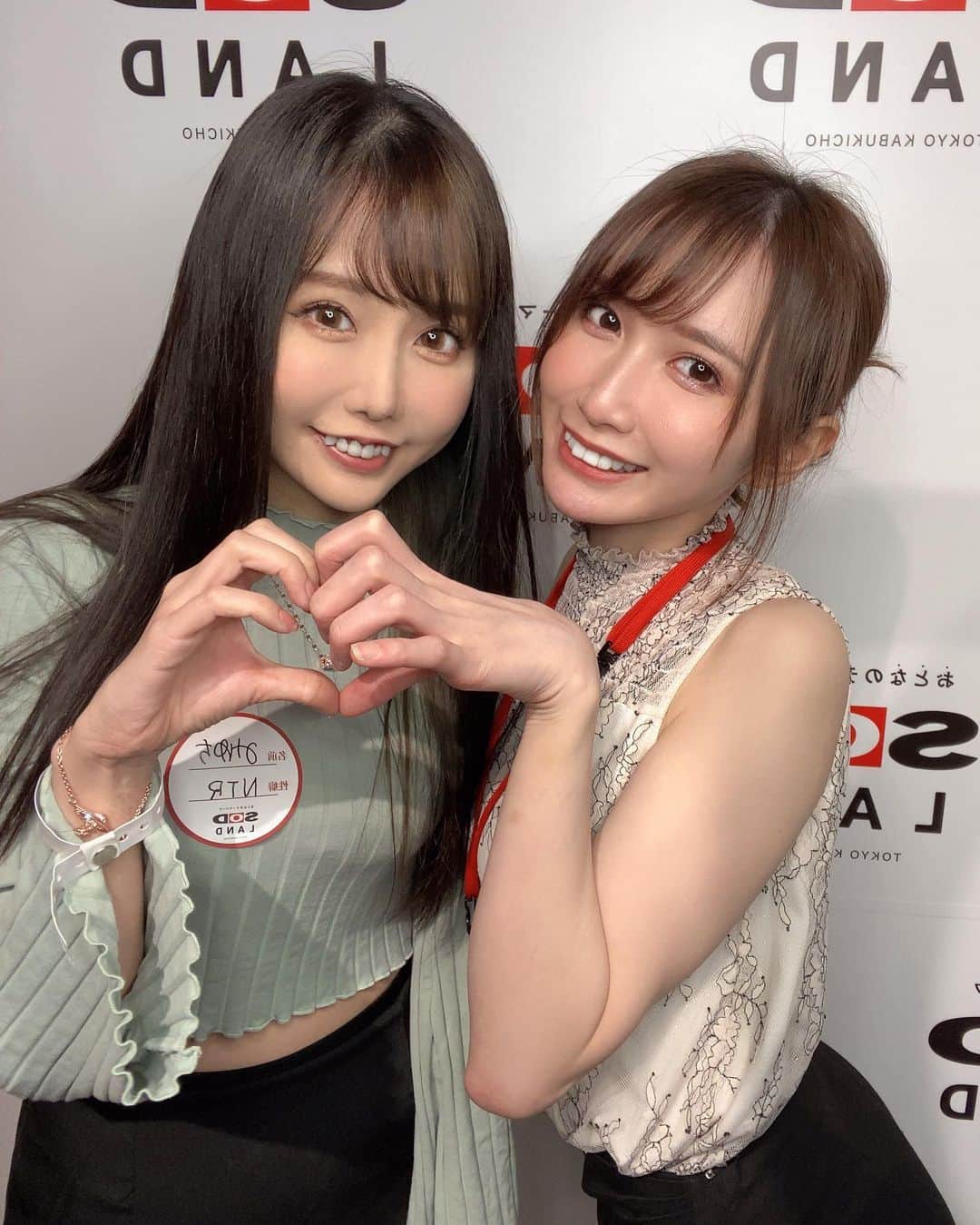 稲森美優さんのインスタグラム写真 - (稲森美優Instagram)「#sodland 初めて行ってきたあ！  急遽天川そらゲスト出勤って、当日始まる2時間前に知って、後ろあったからどうしようと思いながらダッシュで顔出してきたっ！😭 会えてよかったあ❤️！！  シャンパンでよろこんでるみゆちとそらち。  最近、いろんな人のイベント巡りしたい気分すぎて、 多分きませんかー？！って言ってくれたら気分で全然行くので逆に教えて欲しいですっっ！ うんぱいちゃんの写真集とかまひたんの写真集とか、カヲたんの写真集とか！？いきたかた！ とにかくたくさんイベント回りたい！オタクになりたいっ！  洋服の展示会も行きたいっ！ わあー！！！😂 こすほりもコミケも出たいっっ #anime #コスプレ #グラビア #sexy #gravure #サブカル #adult #cosplayer #subculture #かわいい #ファッション #モデル #幸せ #イベント #笑顔 #カジュアル #スカート #ライフスタイル #ドレス #写真集」7月10日 3時13分 - miyuuinamori