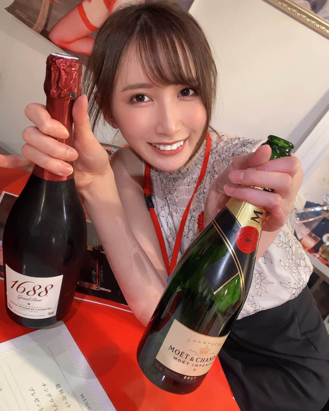 稲森美優さんのインスタグラム写真 - (稲森美優Instagram)「#sodland 初めて行ってきたあ！  急遽天川そらゲスト出勤って、当日始まる2時間前に知って、後ろあったからどうしようと思いながらダッシュで顔出してきたっ！😭 会えてよかったあ❤️！！  シャンパンでよろこんでるみゆちとそらち。  最近、いろんな人のイベント巡りしたい気分すぎて、 多分きませんかー？！って言ってくれたら気分で全然行くので逆に教えて欲しいですっっ！ うんぱいちゃんの写真集とかまひたんの写真集とか、カヲたんの写真集とか！？いきたかた！ とにかくたくさんイベント回りたい！オタクになりたいっ！  洋服の展示会も行きたいっ！ わあー！！！😂 こすほりもコミケも出たいっっ #anime #コスプレ #グラビア #sexy #gravure #サブカル #adult #cosplayer #subculture #かわいい #ファッション #モデル #幸せ #イベント #笑顔 #カジュアル #スカート #ライフスタイル #ドレス #写真集」7月10日 3時13分 - miyuuinamori