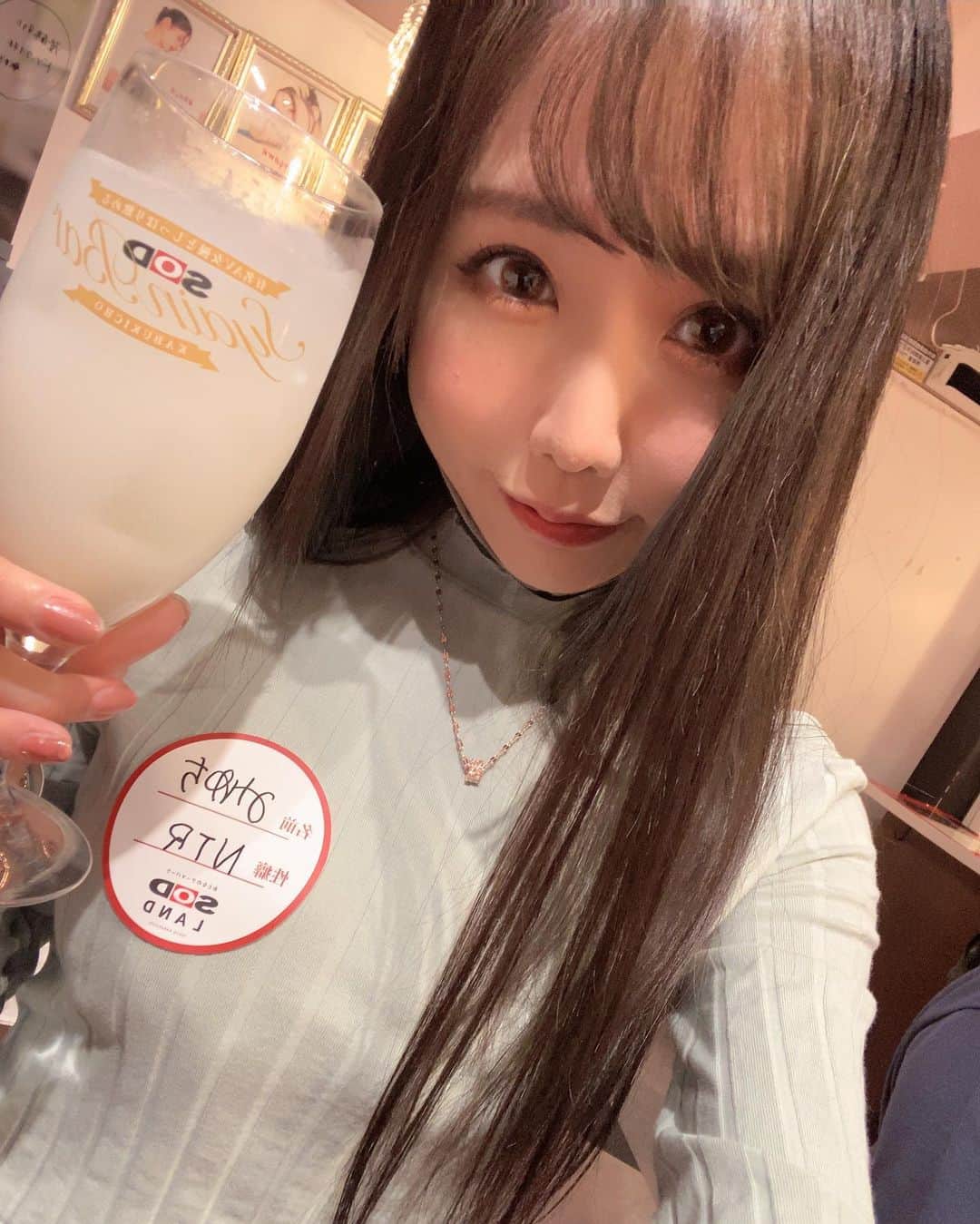 稲森美優さんのインスタグラム写真 - (稲森美優Instagram)「#sodland 初めて行ってきたあ！  急遽天川そらゲスト出勤って、当日始まる2時間前に知って、後ろあったからどうしようと思いながらダッシュで顔出してきたっ！😭 会えてよかったあ❤️！！  シャンパンでよろこんでるみゆちとそらち。  最近、いろんな人のイベント巡りしたい気分すぎて、 多分きませんかー？！って言ってくれたら気分で全然行くので逆に教えて欲しいですっっ！ うんぱいちゃんの写真集とかまひたんの写真集とか、カヲたんの写真集とか！？いきたかた！ とにかくたくさんイベント回りたい！オタクになりたいっ！  洋服の展示会も行きたいっ！ わあー！！！😂 こすほりもコミケも出たいっっ #anime #コスプレ #グラビア #sexy #gravure #サブカル #adult #cosplayer #subculture #かわいい #ファッション #モデル #幸せ #イベント #笑顔 #カジュアル #スカート #ライフスタイル #ドレス #写真集」7月10日 3時13分 - miyuuinamori