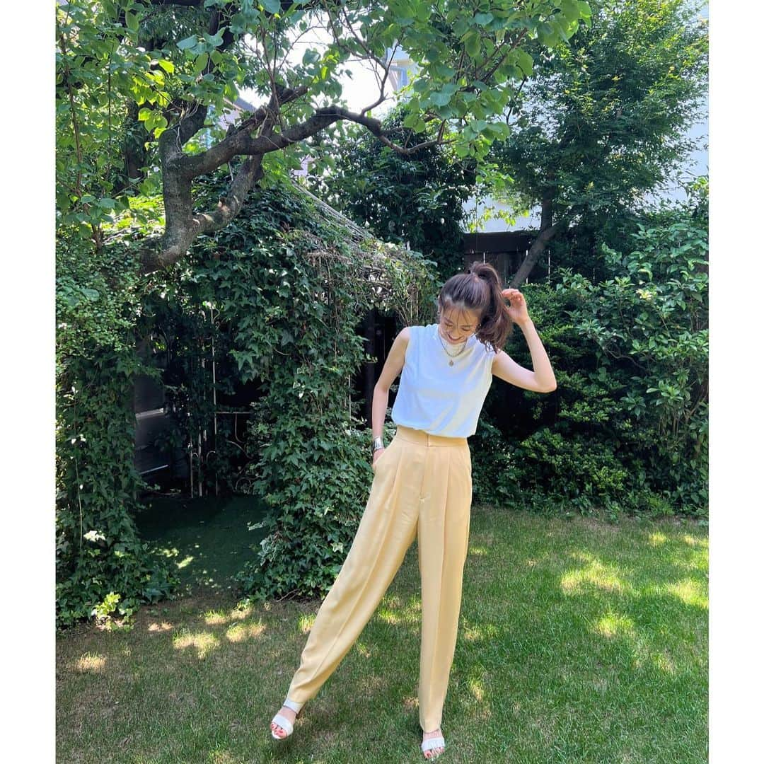 葛岡碧さんのインスタグラム写真 - (葛岡碧Instagram)「☀️🍃🌳😌  先日の緑いっぱいのスタジオ🏠  気持ちいいけど、蚊に気をつけないと！だんだん虫刺されのあとが治りづらくなってきました😅🙈💦  #midorikuzuoka #葛岡碧 #myfashion」7月10日 10時29分 - midori_kuzuoka