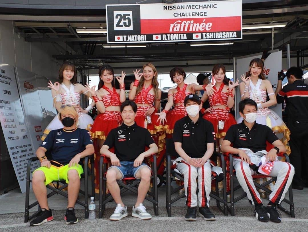 近藤みやびさんのインスタグラム写真 - (近藤みやびInstagram)「スーパー耐久rd.3菅生決勝！ 25号車 TEAM ZEROONEは最後の最後で追い上げて 3位表彰台を獲得しました🥉  最後私たちraffinee ladyたちも大興奮！！！！ 応援ありがとうございました📣  #ラフィーネレディ #ラフィーネミューズ #raffineelady #raffineeμs #raffinee_racing #orientalbio_s耐 #orientalbio_race」7月10日 15時41分 - miyabiiiii_kondooooo