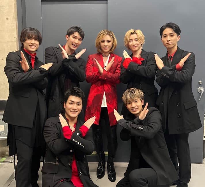 SixTONESさんのインスタグラム写真 - (SixTONESInstagram)「⁡ ⁡ ⁡ 先日、ついにYOSHIKIさんと 『Imitation Rain』生共演をさせていただくことができました！ ⁡ 大事なデビュー曲を 貴重な機会で披露させて頂くことができ、 とても光栄でした。 またいつか一緒にパフォーマンスができるよう、 これからもSixTONESは日々進化していきます！  The other day, we finally got to perform『Imitation Rain』live with YOSHIKI!   It was an honor for us to have this precious opportunity to perform our debut song that means a lot to us. SixTONES will continue to evolve day by day so that we can perform with him again someday!  ⁡ ⁡ #YOSHIKI @yoshikiofficial  #sarahbrightman @sarahbrightmanmusic   #SixTONES #Jesse #Taiga #Hokuto #Yugo #Shintaro #Juri」7月10日 17時08分 - sixtones_official