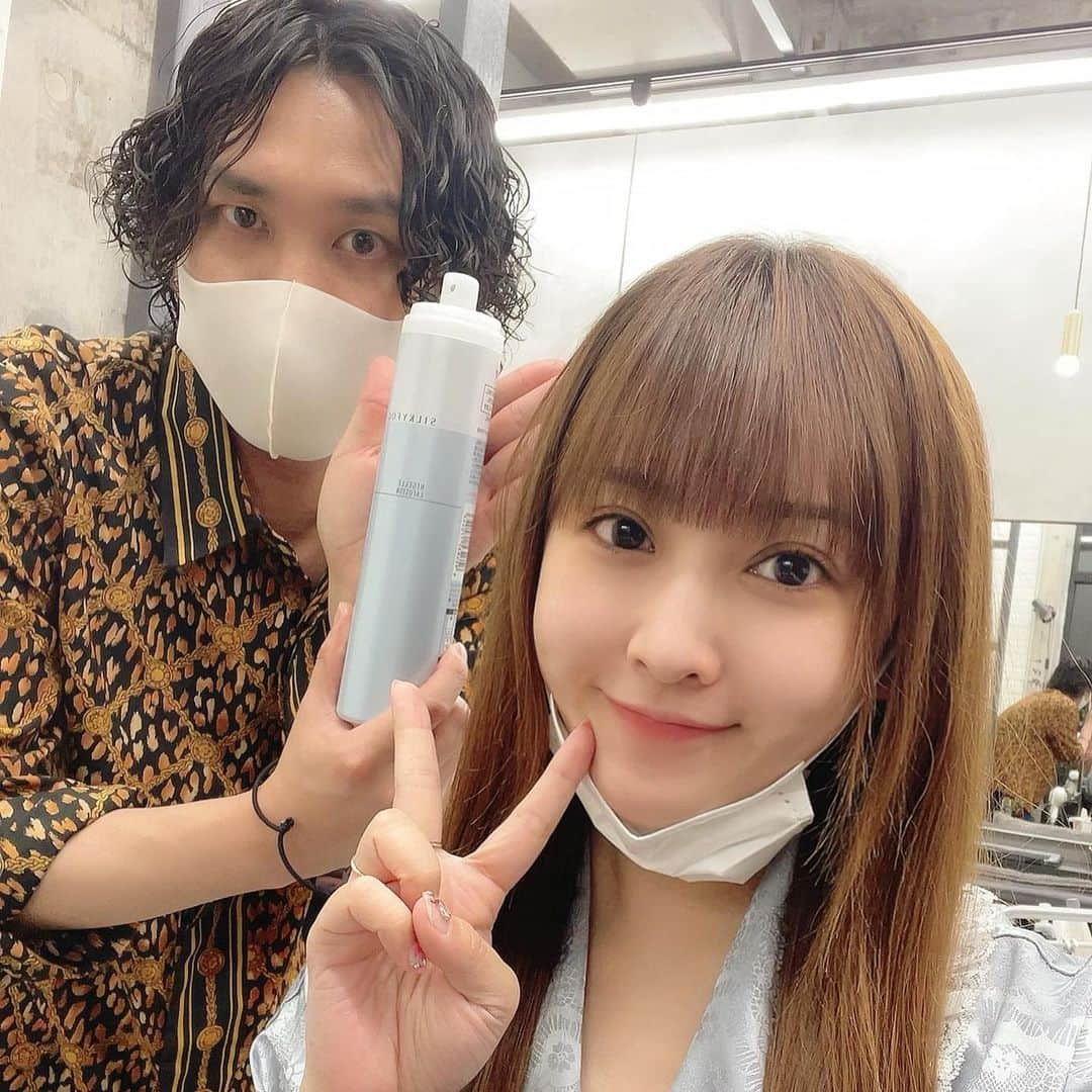 山本ひかるさんのインスタグラム写真 - (山本ひかるInstagram)「駆け込んできました！ ホットヨガもはじめたし、舞台のお稽古もしてるし、とにかく汗で髪の毛がぐっちゃぐちゃになるから縮毛矯正✨\( ˙꒳​˙ \三/ ˙꒳​˙)/✨ まじで楽…！朝の寝れる時間が20分伸びる。笑  @yokotakuxx  @principe_harajuku  #ストレートヘア #straighthair #japanese #ロングヘア」7月11日 1時09分 - hikaru0228yamamoto