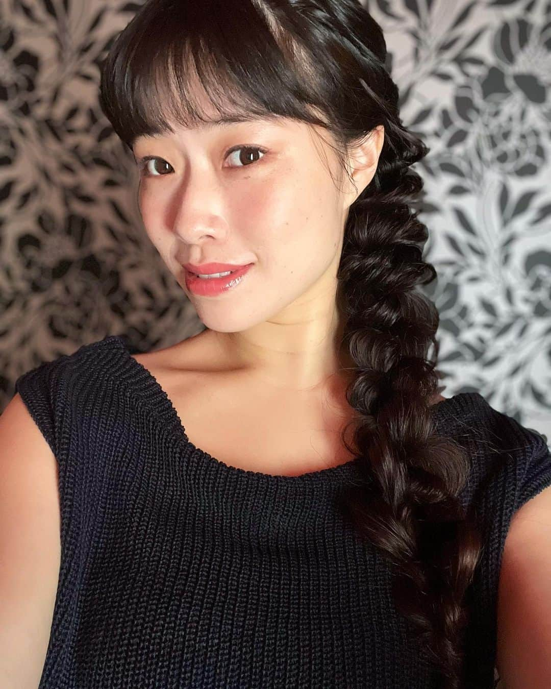 小田飛鳥さんのインスタグラム写真 - (小田飛鳥Instagram)「メイクさんに可愛いヘアスタイルして貰ったよ！ ラプンツェル？エルサ？みたい👸🏻 #和製姫 #黒髪 #黒髪ロング #blacklonghair #naturalhair」7月11日 10時39分 - asuka_oda_0320