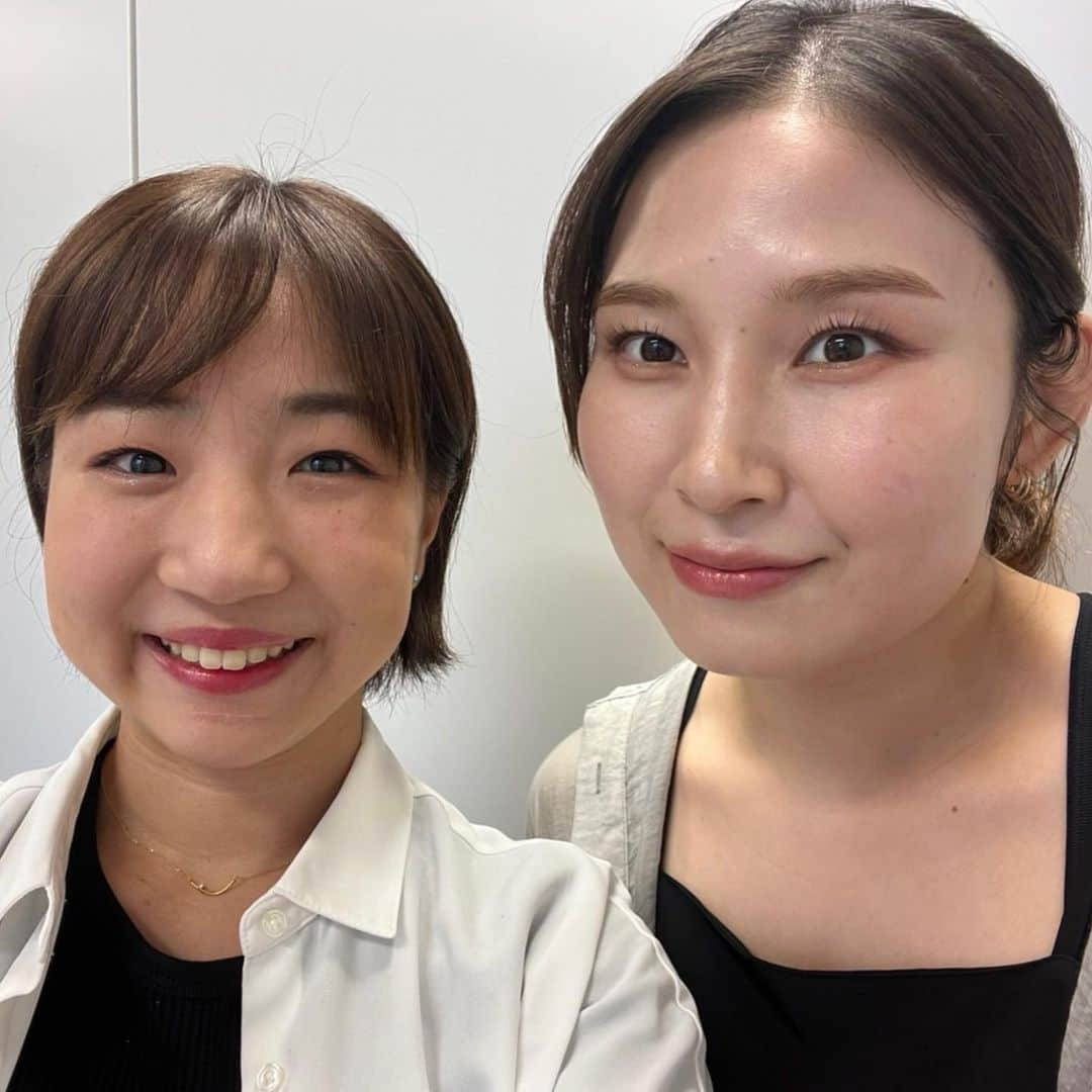 土性沙羅さんのインスタグラム写真 - (土性沙羅Instagram)「ずっとやりたかった顔タイプ・パーソナルカラー診断にいってきました🌈  まわりにはブルベっぽい！ と言われることが多かったけど  イエベ春🌸でした-`📢⋆  その中でも1.2番に似合う色は  1stがブライトスプリング  2ndがクリアウィンター  の春冬🫶🏻  今までブルベっぽいコスメ使ったりしてたから（2ndはブルベだけどイエベ寄りだから） ガラッとメイクもかわりそう～💄  わたしには似合わないと思って避けてきた色が似合うと知ってうれしいし これからのメイクや着る服の幅が広がりそうでたのしみ🤤💛  顔タイプはフェミニン寄りのソフトエレガント👸でした！ （子供要素もありつつの大人顔寄り🧑🏻 🧒🏻 ）  これからも自分の好きなものを身につけつつ パーソナルカラー、顔タイプに合ったものも身につけて自分をもっと輝かせていきたいなと思います🌻´-  あすかちゃん一緒に行ってくれてありがとう💛 わかなさん、楽しい時間をありがとうございました💛  #16タイプパーソナルカラー診断 #16タイプパーソナルカラー #パーソナルカラー診断 #名古屋パーソナルカラー #パーソナルカラー名古屋 #ブライダルネイル#顔タイプ診断 #顔タイプ診断名古屋 #名古屋顔タイプ診断 #イエベ春 #ブライトスプリング  #クリアウィンター #ソフトエレガント」7月11日 15時44分 - sara.dosho