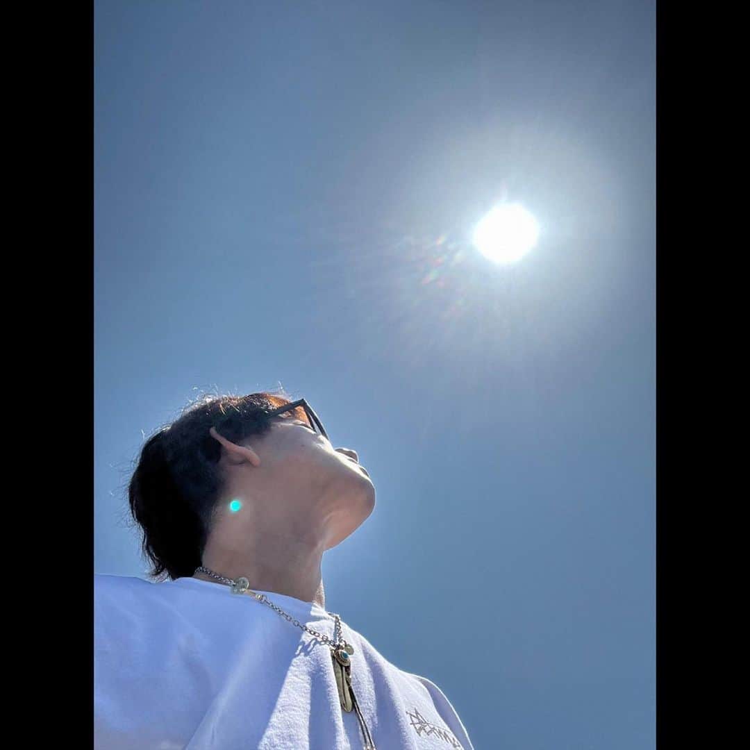 木村拓哉さんのインスタグラム写真 - (木村拓哉Instagram)「⁡ ⁡ ⁡ 「今日は、会報の撮影で海へ❕ 波も良くて最高でしたぁ〜❕ 次回の会報、お楽しみに❕」 ⁡ PEACE‼︎ ⁡ STAYSAFE! ⁡ 拓哉 #木村拓哉#TakuyaKimura」7月11日 15時55分 - takuya.kimura_tak