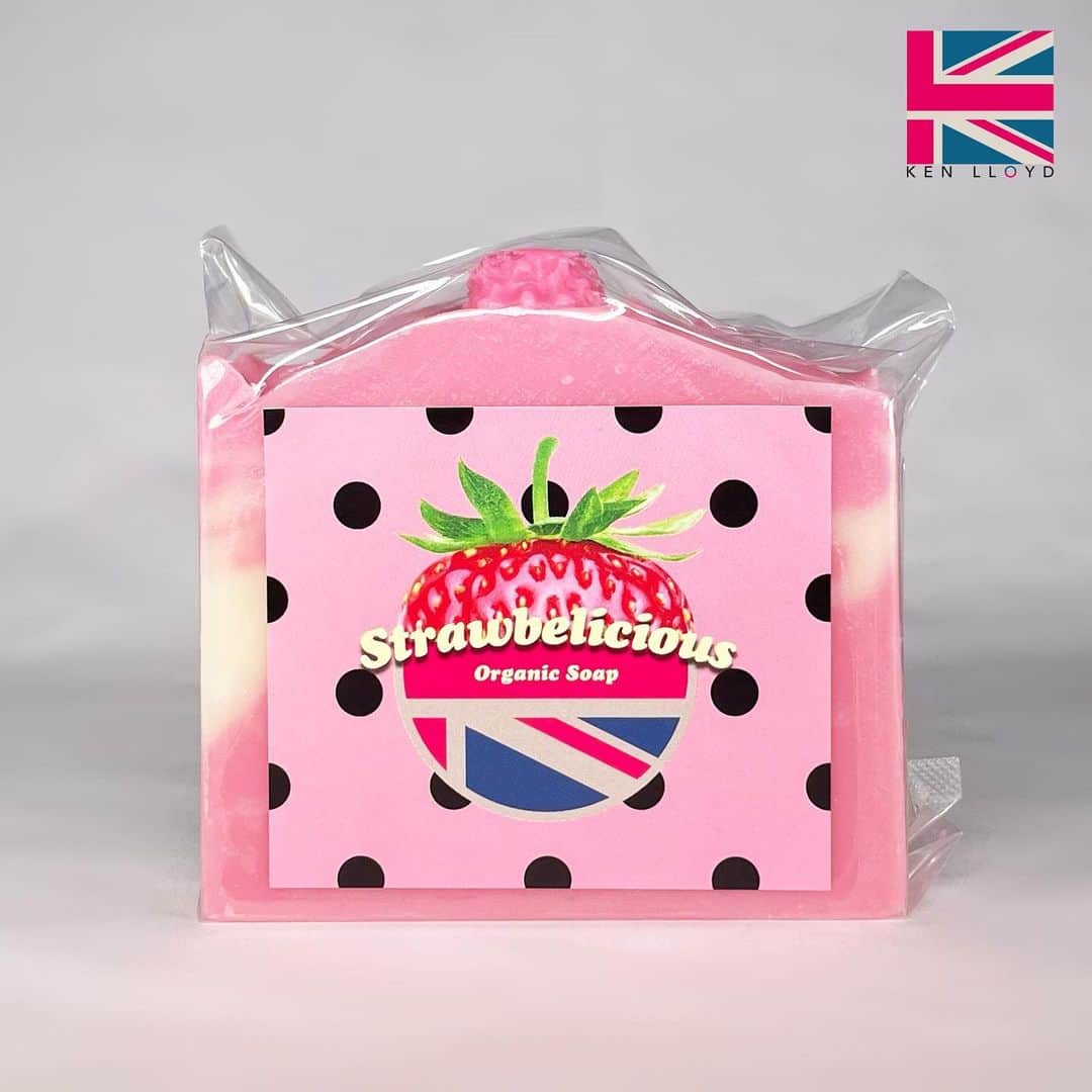 ケン・ロイドさんのインスタグラム写真 - (ケン・ロイドInstagram)「KL Summer 2022 Item 2 - KL Strawbelicious Organic Soap On sale July 12th 19:00pm～ (Jpn time)  ストロベリーの香りの可愛らしいソープがKLストアに新登場！ 自然素材を使用し、コールドプレス製法にて約1ヶ月間の熟成を経て完成させてます。洗い上がりはさっぱりだけど、保湿成分もたっぷり入っているので、洗顔にもおすすめ。  We’ve gone full Tyler Durden with our brand new KL Strawbelicious Organic Soap! Gentle on the skin with a sweet lasting strawberry scent, I am Jack’s raging desire to bathe.  https://ken-lloyd.store/ja https://ken-lloyd.store/」7月11日 18時33分 - kenlloyd_foa