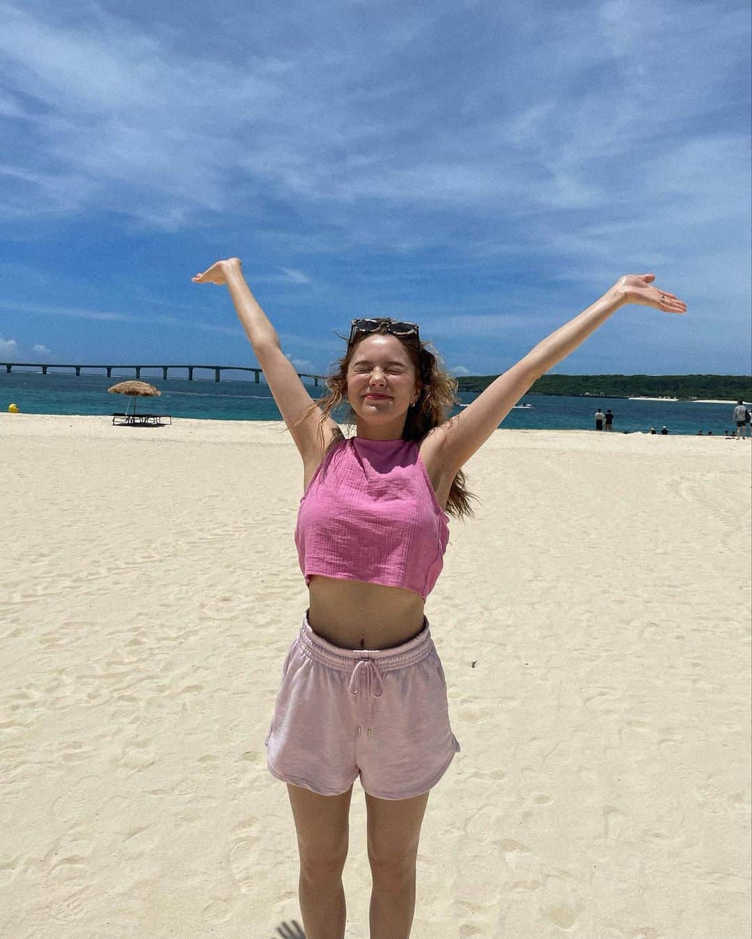 ステファニーさんのインスタグラム写真 - (ステファニーInstagram)「🐬💕💞💗 少し前の宮古島にて。 太陽と海、そしてピンク♡。 #love #summer #beach #宮古島 #ピンクコーデ  #プチプラコーデ」7月11日 18時35分 - steph_0928_