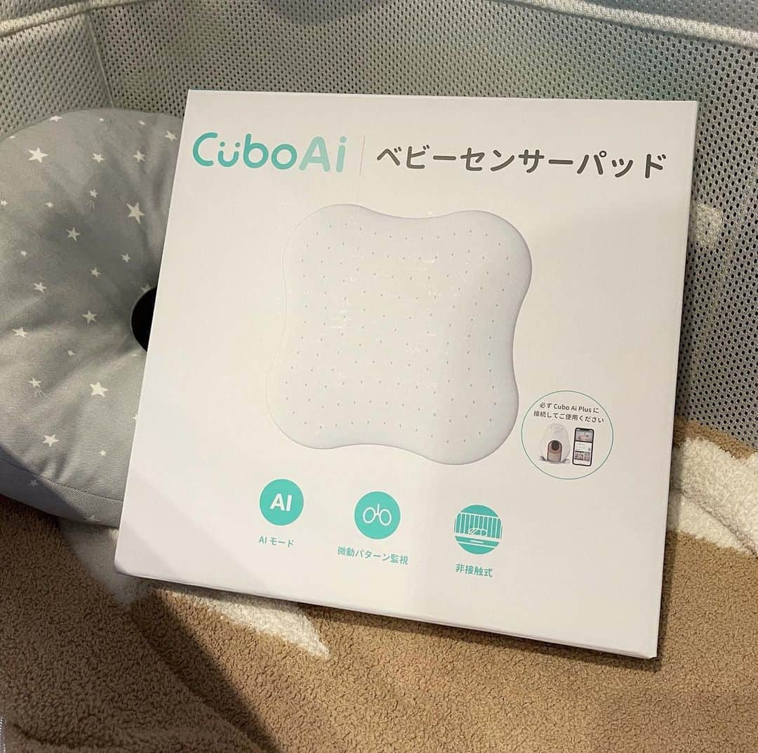 島袋聖南さんのインスタグラム写真 - (島袋聖南Instagram)「うちの息子の見守り隊、CuboAi スマートベビーモニター🐥🍼 CuboAiのお陰で、安心してシャワーに入れたり別室で家事や仕事が出来ています🥹🥹 驚いたのが、真っ暗な状態でも表情が鮮明にわかる高性能なモニターなの☺️🌙 最近はよく動くように、顔にお布団がかかったりしちゃったらアラートがなる顔認識機能も付いていて、凄く助かってます！！！ また、睡眠分析や、18時間録画機能もついていて赤ちゃんの睡眠習慣を把握でき、ねんトレや睡眠の質の改善にもなってありがたい🥰💤 そんな、CuboAiが公式サイトで現在20%OFFセール開催中！7/12〜7/13までアマゾンプライムデーSALE！ クーポンコードは【SEINA2022】を入力すると更に1500円OFFになります。 ✔️お得クーポンは公式サイトでのみ有効です 子育てをしているママ、パパ、家族の皆さんの心配事が減り過ごせますように🌈🌈 @cuboai_japan  #cuboaiスマートベビーモニター #cuboaiのある生活 #cuboaiベビーセンサーパッド #赤ちゃん見守りねんねセット #PR」7月11日 18時57分 - seina4444