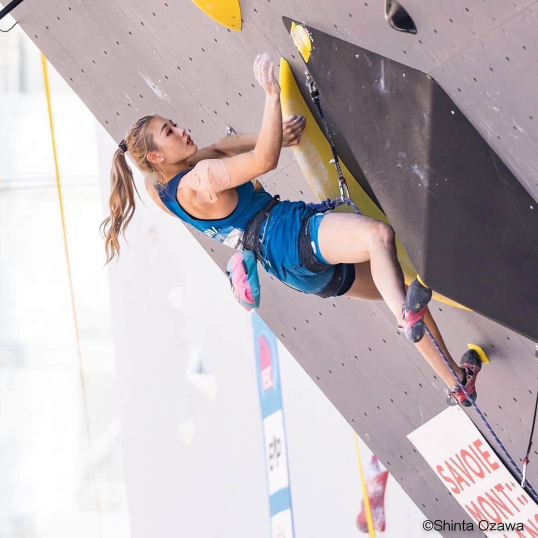 伊藤ふたばさんのインスタグラム写真 - (伊藤ふたばInstagram)「I finished 18th place in Chamonix LWC🇫🇷 I'm sad that I fell with my foot slipping🥲But I came back to the semi-finals! I want to train a lot until the next competition and then climb better than this time💪🏻 Next→Briancon✨  シャモニーでのLWCが終了！ 足が滑ってしまって出し切れずに終わったのは悔しいけど、少しずつでも成長出来てきている所もあると感じているから、来週のブリアンソンまで少し時間があるので沢山トレーニングして、次こそはいいクライミングするぞ✨💪🏻  Thanks 📸 @shintaozawa   @au_official @denso_official @thenorthfacejp @lasportivajp @newerajapan @tokyopowder @newhale_japan @thestonesession #jazzysport #岩泉ヨーグルト」7月11日 20時20分 - futaba_ito