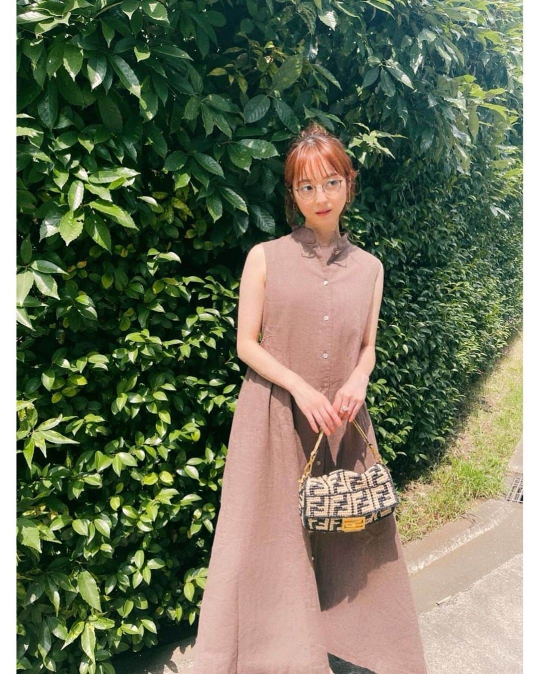 佐々木希さんのインスタグラム写真 - (佐々木希Instagram)「本日の私服。 #iNtimite で毎年人気のガーゼのワンピース。サラッとしていてべたつかずにとても気持ちいい。 ダブルガーゼなので透ける心配もなく一枚で着られるんです☺︎ #fendi の夏らしいbagと合わせました。 そして本日も#iNtimitébyEYEVAN のeyewear👓🤍」7月11日 20時24分 - nozomisasaki_official