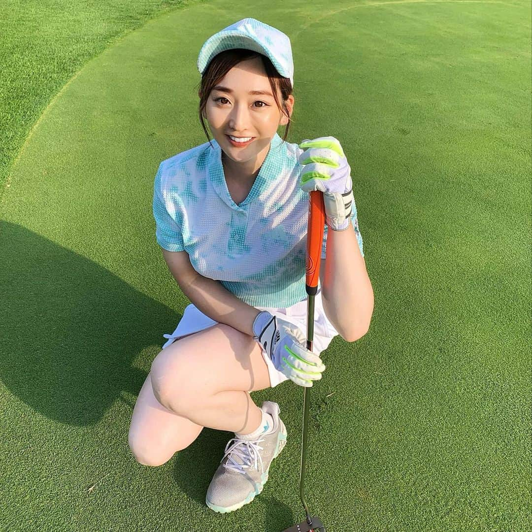 長崎望未さんのインスタグラム写真 - (長崎望未Instagram)「. 可愛いadidasの新作ウェア着て 初ラウンド⛳️❤︎  ゴルフボール4球どこかに行きました😂🙏🏾✨  けどめちゃたのしかったあ😍✨  プロに教えてもらいながら 初ラウンド回る貴重な経験 させてもらったよ🥰✨  ポテンシャルはあるから練習してねと 褒めてもらえたので😆🫶🏻笑  これから頑張りたいと思います☺️🔥笑  みなさんぜひゴルフ 誘ってくださいね😂🤤✌🏾笑  @adidasgolf  @adidastokyo   #ゴルフ #初ラウンド #ゴルフ女子  #ゴルフコーデ  #ゴルフウェア  #がんばろお😂👍🏾 #⛳️ #골프」7月11日 20時44分 - nozomi.nagasaki