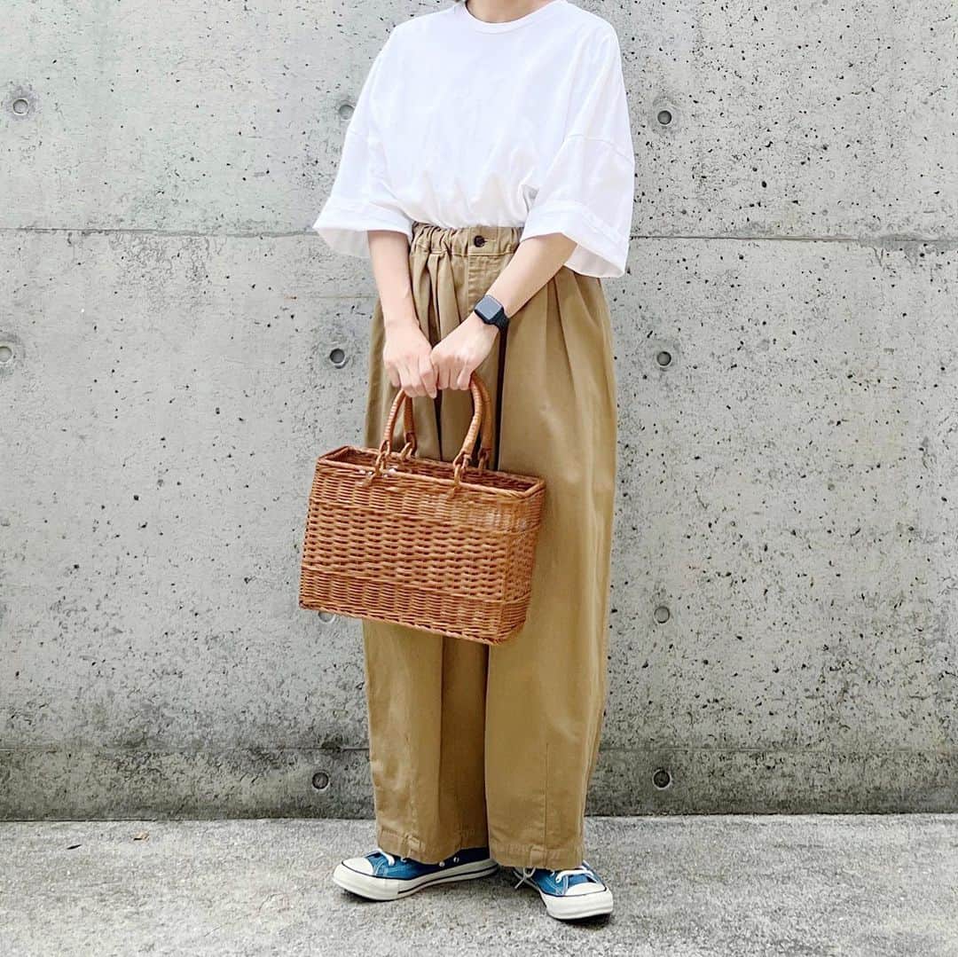 ryokoさんのインスタグラム写真 - (ryokoInstagram)「▪︎  simple✌️  .  tee #gap bottoms #harvesty shoes #converse」7月11日 20時58分 - ryo___ka