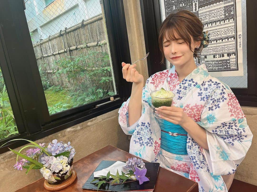 米倉みゆさんのインスタグラム写真 - (米倉みゆInstagram)「き~~~んっ( ⌯᷄ὢ⌯᷅ )🍧🎐𓂃◌𓈒𓐍 夏だね~ · · · · · · · ·  . #もぐもぐする米倉  #かき氷 #女子旅 #浴衣レンタル #浴衣女子 #浴衣美人 #浴衣 #浴衣コーデ #浴衣ヘアアレンジ #着物 #インスタ映えスポット #インスタ映え #着物ヘア  #笑顔 #美女 #美人 #可愛い女の子 #夏 #夏休み #instagram #japanese #japanesegirl #follow  #asianbeauty  #asiangirls  #love #like #instagood  #japan  #likeforfollow」7月11日 23時03分 - yone__miyu630