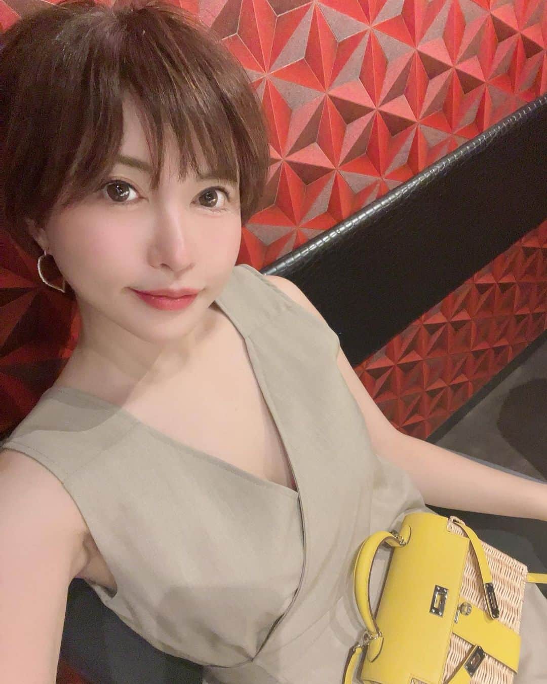 里美ゆりあさんのインスタグラム写真 - (里美ゆりあInstagram)「☕️🍃  #cafe  #里美ゆりあ」7月12日 12時59分 - satomiyuria