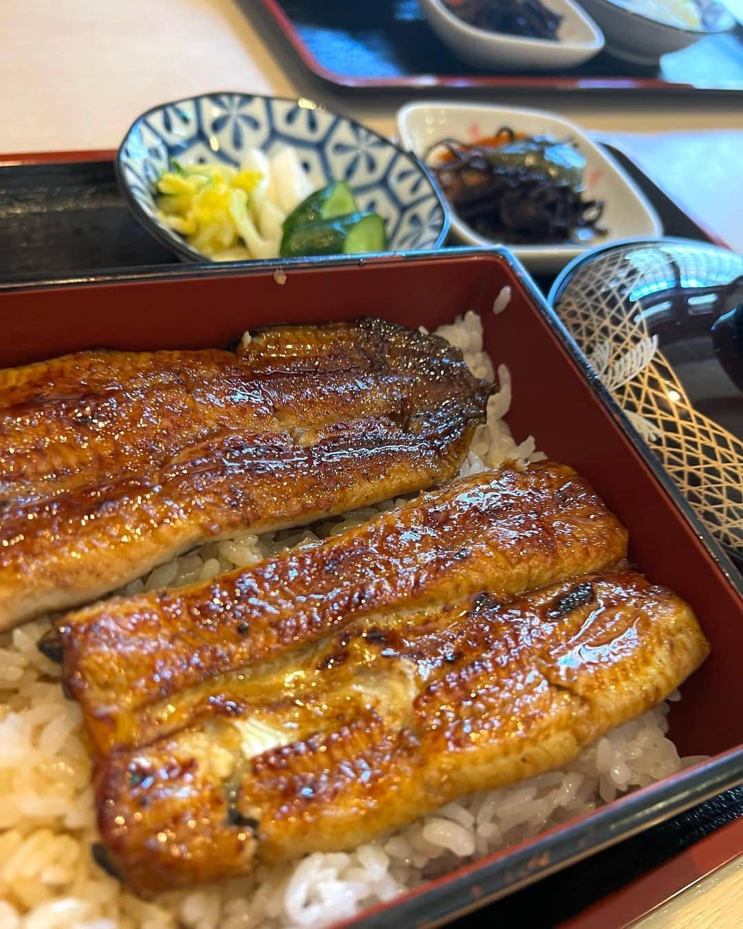 yumiさんのインスタグラム写真 - (yumiInstagram)「. やっほゆみだよ🪷 フラパお疲れ様会してもらって大好きな鰻ごちそうになった🤤💗 ブレイズは　@2030vingttrente_toshitsugu にやってもらったよ💈✂️ 可愛いから気に入ってるけど6日目にして限界を迎えた😇 . モンストが初のジョジョの奇妙な冒険ストーンオーシャンコラボ😫💗 えーやんえーやん嬉しいわ 徐倫ぽく見える？🫠 . . #ブレイズ #モンスターストライク #モンスト #ストーンオーシャン #ジョジョの奇妙な冒険」7月12日 17時48分 - yumiiiiiiiii_