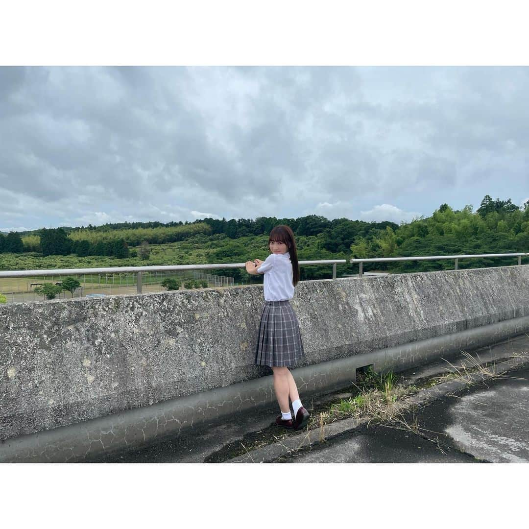 石川翔鈴さんのインスタグラム写真 - (石川翔鈴Instagram)「. 君の笑う顔だけが夏休み 🌻  #ハンブレッダーズ さん カラオケ・サマーバケーション まだMV見てない方は、是非。 とっても面白いです😂 楽曲最高なのでこの夏、沢山聴いてください✨  https://youtu.be/0eTw_u4bgyk」7月12日 17時55分 - karen__i328