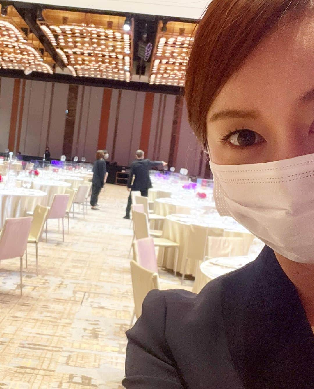 宮崎宣子さんのインスタグラム写真 - (宮崎宣子Instagram)「3年ぶりに行なわれた企業様の司会のお仕事🎤 何年もずっと担当させて頂き、心から感謝しております。  毎回来てくださった皆様が楽しんで頂けるように、 また、私を使ってくださるクライアント様に喜んで頂けますようにと願いを込めてしっかり担当させて頂いております。  やっぱり司会のお仕事、好きです🥰🎤❤️  ありがとうございます😊  #司会のお仕事 #アナウンサー #仕事が好き #ありがとうございます #おめでとうございます」7月12日 20時10分 - miyazaki_nobuko