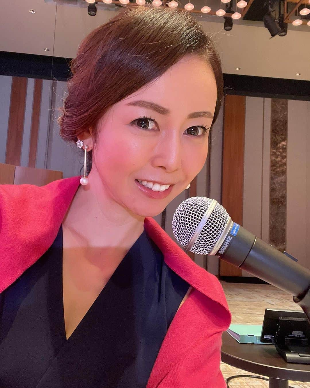 宮崎宣子さんのインスタグラム写真 - (宮崎宣子Instagram)「3年ぶりに行なわれた企業様の司会のお仕事🎤 何年もずっと担当させて頂き、心から感謝しております。  毎回来てくださった皆様が楽しんで頂けるように、 また、私を使ってくださるクライアント様に喜んで頂けますようにと願いを込めてしっかり担当させて頂いております。  やっぱり司会のお仕事、好きです🥰🎤❤️  ありがとうございます😊  #司会のお仕事 #アナウンサー #仕事が好き #ありがとうございます #おめでとうございます」7月12日 20時10分 - miyazaki_nobuko