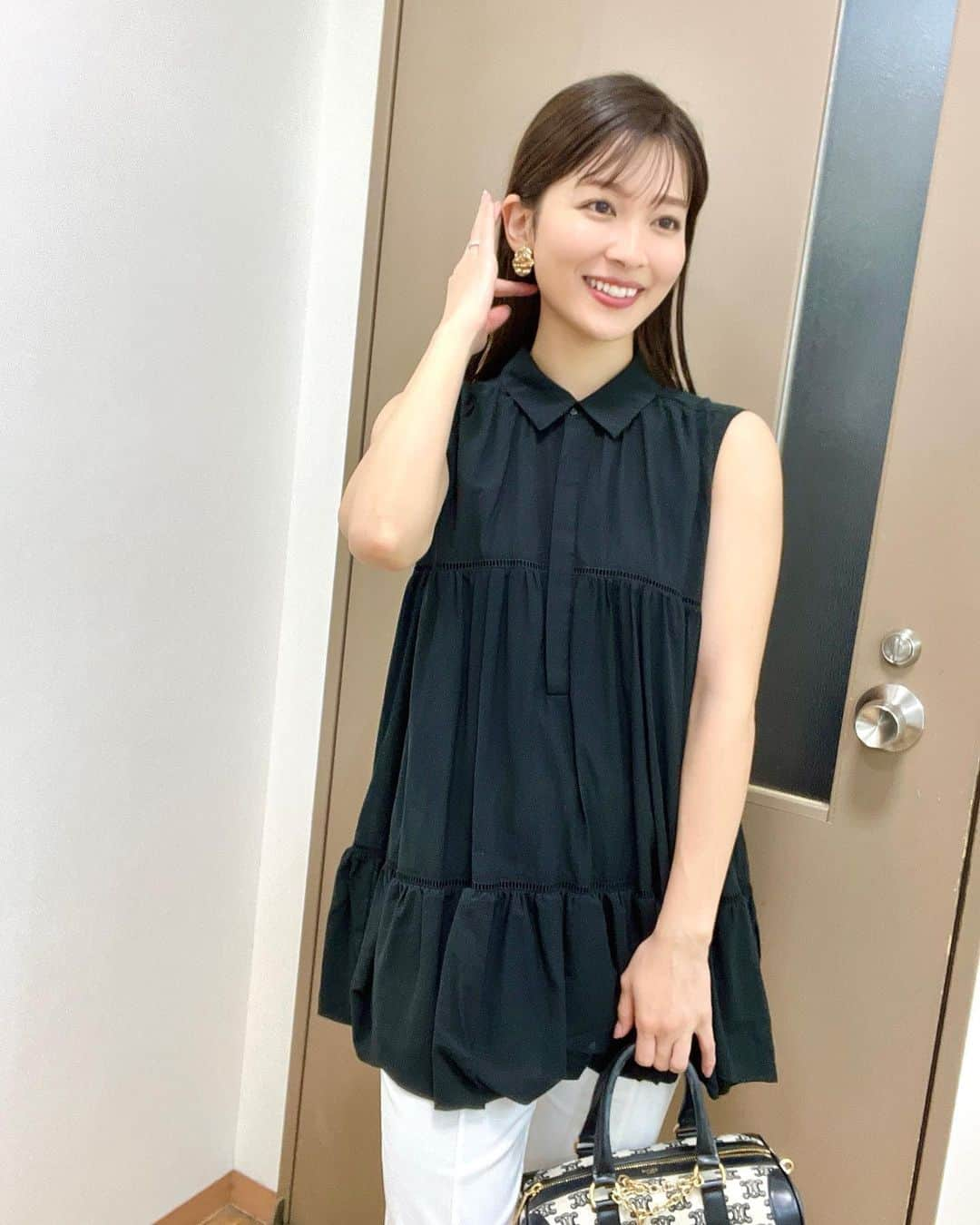 山本里菜さんのインスタグラム写真 - (山本里菜Instagram)「. 今日もお疲れ様でした！  私服でパシャリ、📷 最近はパンツコーデも好きになりつつある♡ 服の好み毎年変わるなぁ！  そして久しぶりの雨☔️ 記録的短時間大雨情報が出ている地域もあります、お気をつけください  #私服」7月12日 20時22分 - rinayamamoto_0622