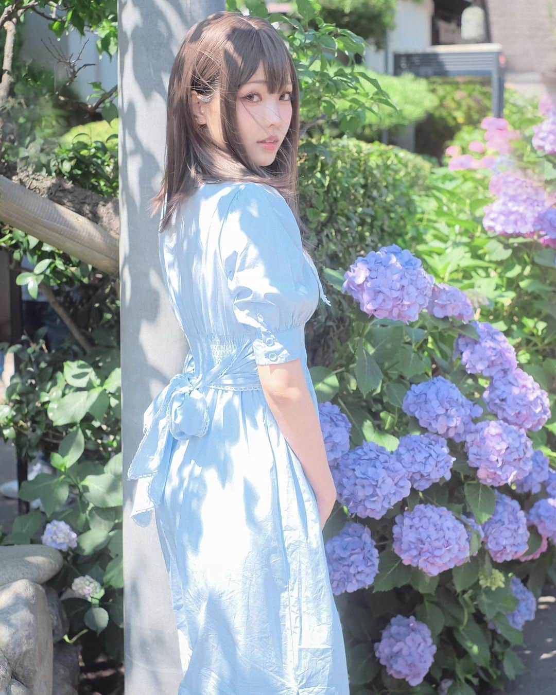 Elyさんのインスタグラム写真 - (ElyInstagram)「Went to Kamakura and had awander around. If it smells good and fresh after the rain.♪ 💌Full photo set(24p) will be sent to all Patreסn subscriber in this July.♡ ✧～✧～✧ 鎌倉散策 今月のプレゼント写真です💙 ✧～✧～✧  一個小散步在鎌倉 雨後的陽光有好聞的味道~♪ 💌這組完整寫真組(24p)將會送給7月所有的訂閱者♡  📷 @kumo_linouo」7月12日 21時42分 - eeelyeee