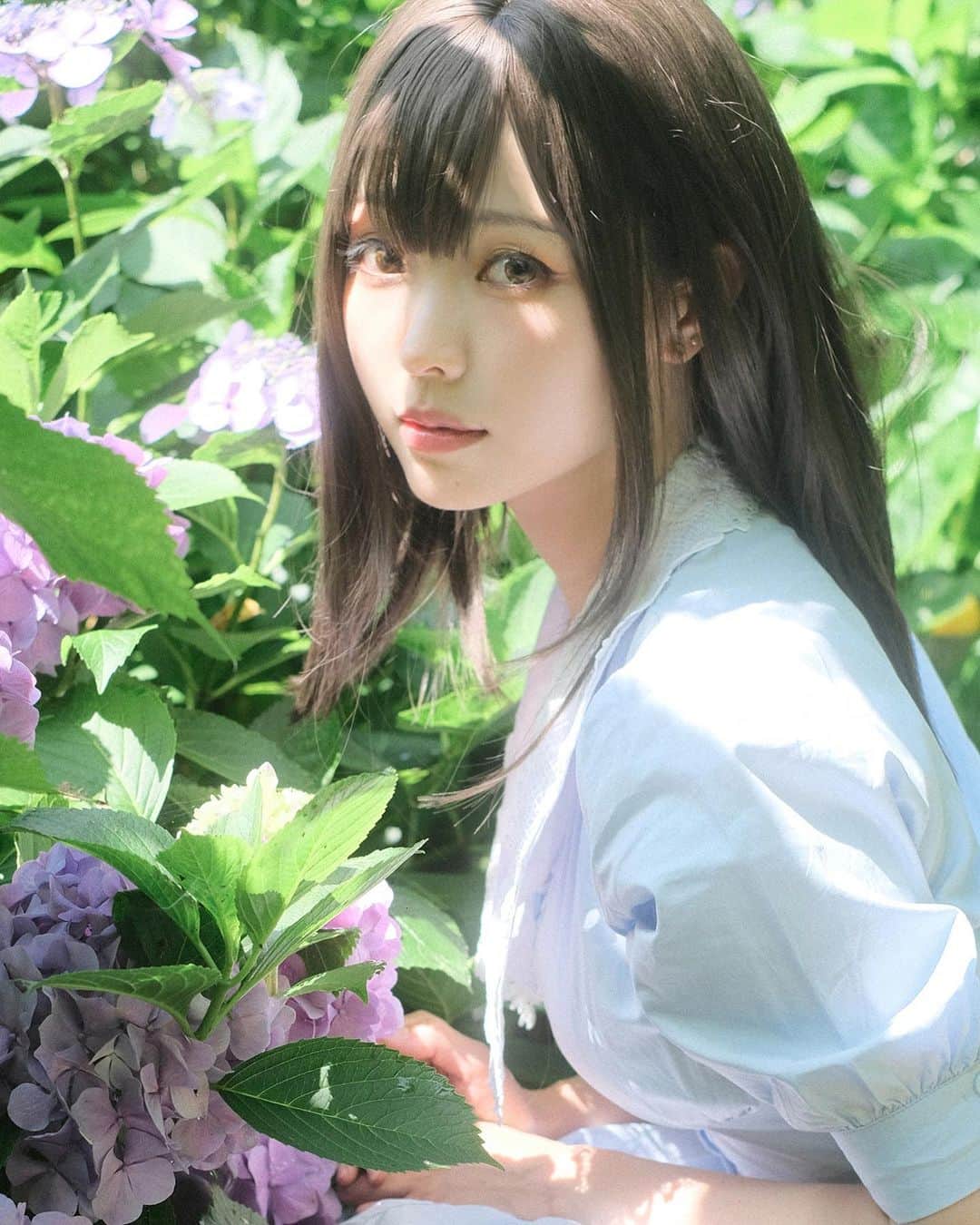 Elyさんのインスタグラム写真 - (ElyInstagram)「Went to Kamakura and had awander around. If it smells good and fresh after the rain.♪ 💌Full photo set(24p) will be sent to all Patreסn subscriber in this July.♡ ✧～✧～✧ 鎌倉散策 今月のプレゼント写真です💙 ✧～✧～✧  一個小散步在鎌倉 雨後的陽光有好聞的味道~♪ 💌這組完整寫真組(24p)將會送給7月所有的訂閱者♡  📷 @kumo_linouo」7月12日 21時42分 - eeelyeee