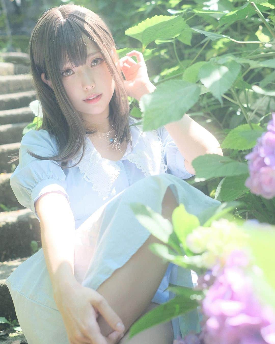 Elyさんのインスタグラム写真 - (ElyInstagram)「Went to Kamakura and had awander around. If it smells good and fresh after the rain.♪ 💌Full photo set(24p) will be sent to all Patreסn subscriber in this July.♡ ✧～✧～✧ 鎌倉散策 今月のプレゼント写真です💙 ✧～✧～✧  一個小散步在鎌倉 雨後的陽光有好聞的味道~♪ 💌這組完整寫真組(24p)將會送給7月所有的訂閱者♡  📷 @kumo_linouo」7月12日 21時42分 - eeelyeee