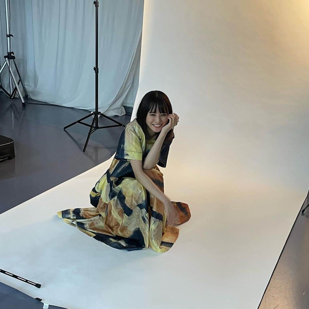 大友花恋さんのインスタグラム写真 - (大友花恋Instagram)「本日も18時にwithオンラインアップされます☺️ 「撮影終わりましたっ！お疲れ様でしたっ！」ってときの、『ちょいダサ』なダンスの動画も2枚目に載せておきます😂」7月13日 16時30分 - karen_otomo