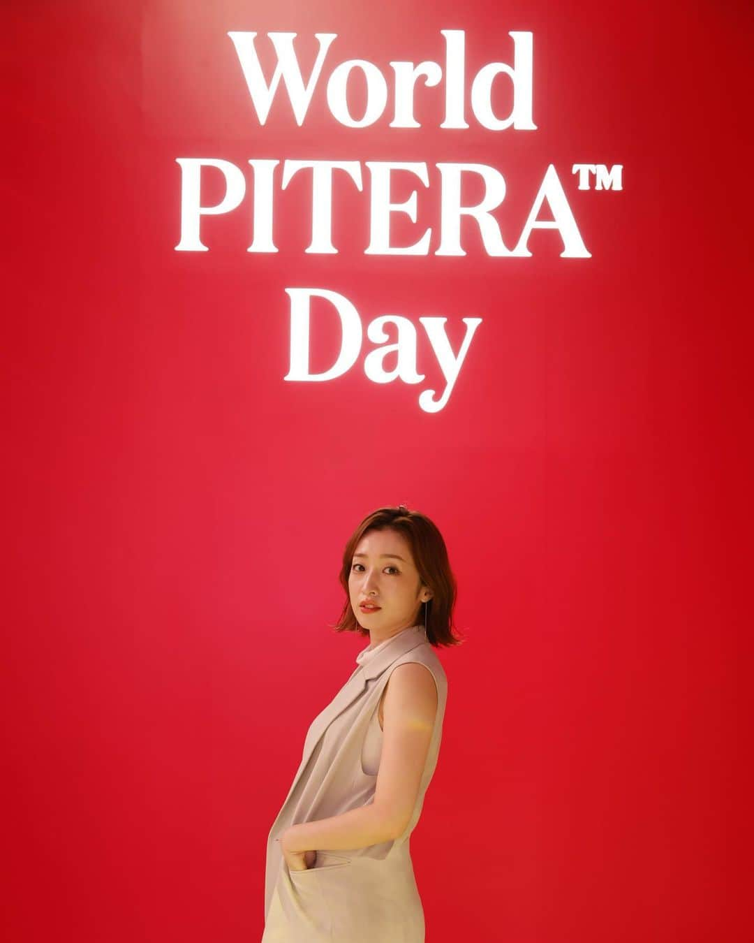 梅田彩佳さんのインスタグラム写真 - (梅田彩佳Instagram)「. . SK-Ⅱさんの World PITERA Dayにお邪魔させて頂きました！ . . 30代に入って もっともっと自分を大切にしよう、そう思うようになりました。 . . 甘やかすんじゃなくて、大切に。 . . 未来の自分がもっと輝けるように、 今の自分を大切にしようって。 . . . 改めていまの自分の肌と向き合ってみて、もっとこうできるな、ここを気にしようって思えました。 . . そして私は何より、 SK-IIさんのパッケージ、赤が大好き。☺️✨ . . . ちなみに肌年齢25歳でした。 やったね、８個も違う🤤 . .  ＃PR」7月13日 18時00分 - ayaka_umeda_official