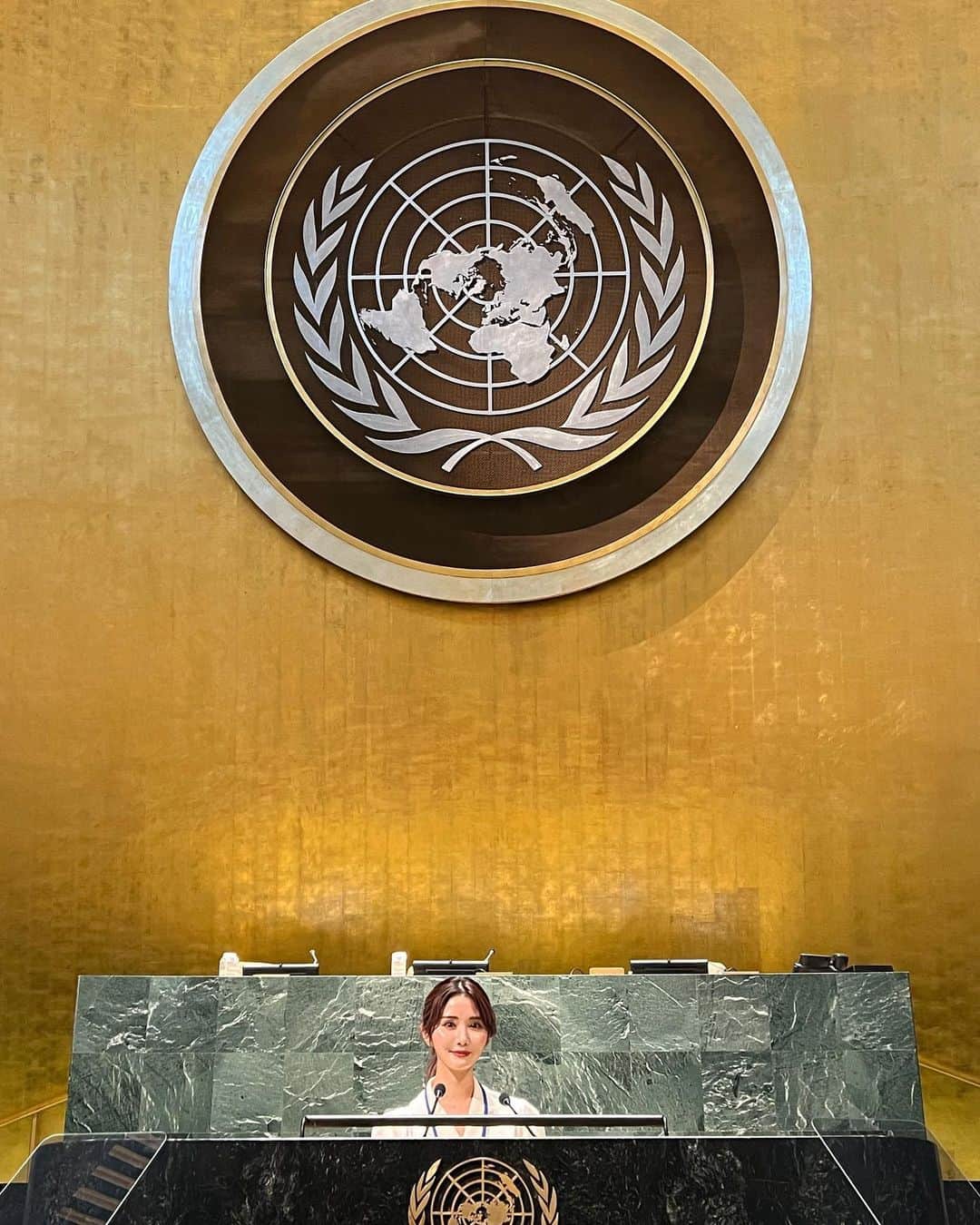 一木美里さんのインスタグラム写真 - (一木美里Instagram)「We visited UNITED NATIONS  for the duration of "The United Nations high-level political forum on sustainable development (HLPF) in 2022''. I'm very greatful for such a wonderful opportunity. I realized again that need action as a person, as a woman,as an adult.  ニューヨーク国連本部へ🗽🇺🇳こども未来国連のミーティングに行ってきました！ハイレベルウィークが開催中で、広島県知事が主催の原爆に関する会にも出席させていただきました。 素晴らしい機会をいただき、国連で働いている皆様がどれほど真剣に世界を良くするために考えているかということを身に染みて感じて、勉強にもなりました。日本の子供たちにとって、より明るい未来とそれまでの道のりを準備することは大人の責任なのかなと思います🤍  #UN#UnitedNations#MilllyNycNyc#国連#こども未来国連」7月13日 21時44分 - misato_ichiki