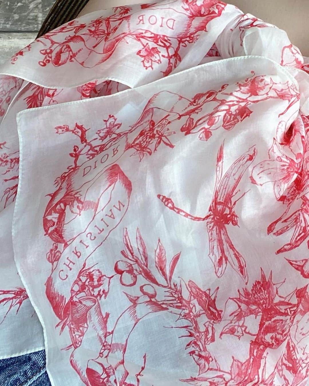 JUNKO（飯田順子）さんのインスタグラム写真 - (JUNKO（飯田順子）Instagram)「diorのイベントで頂いたスカーフを ベアトップ風に巻いてみた❤︎ ・ ・ @theuzaterrace」7月14日 3時17分 - jun__ko_
