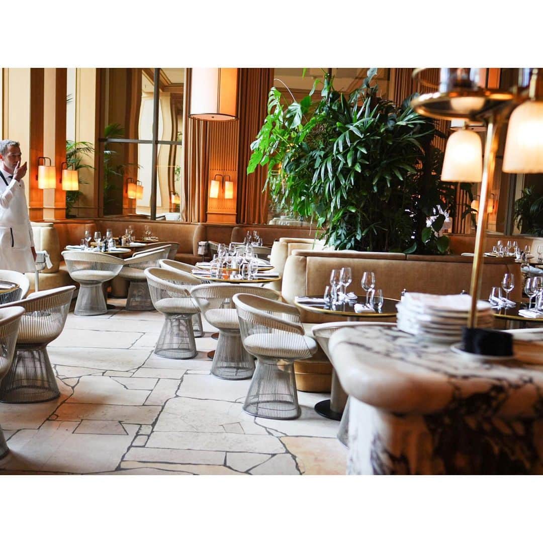 石井美保さんのインスタグラム写真 - (石井美保Instagram)「トロカデロにあるGIRAFE la suiteでランチ。 大人気でなかなか予約が取りにくいそう。シーフードがとにかく美味しいレストラン。ロブスターのラビオリが美味した😋#mihoishii_paris」7月14日 8時15分 - miho_ishii