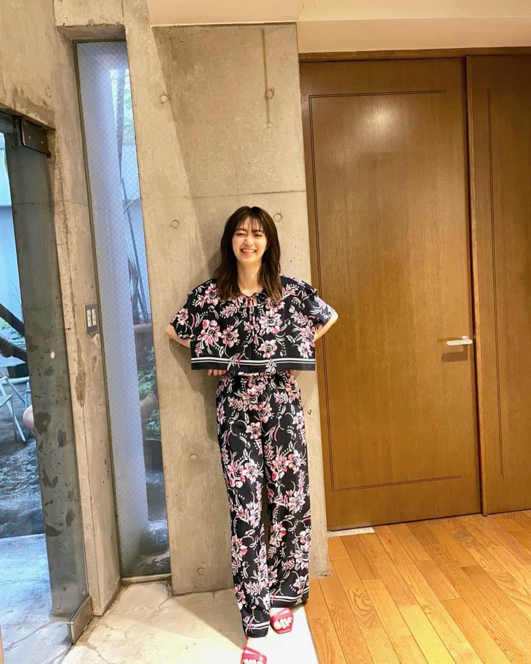 逢沢りなさんのインスタグラム写真 - (逢沢りなInstagram)「おはようございます！  2つお知らせです🫧 明日7月15日(金)よる8時から テレビ東京「強行犯係樋口顕Season2」がいよいよスタートします🌻  そして第1話直前、 よる7時25分から放送「デカ盛りハンター」に内藤剛志さんと佐野岳さんと一緒に参加させていただきました！  どちらもお見逃しなくっ☺️  👗@rpko_official 👡@dianashoespress 💍@pluster.jp」7月14日 9時19分 - aizawarina0728