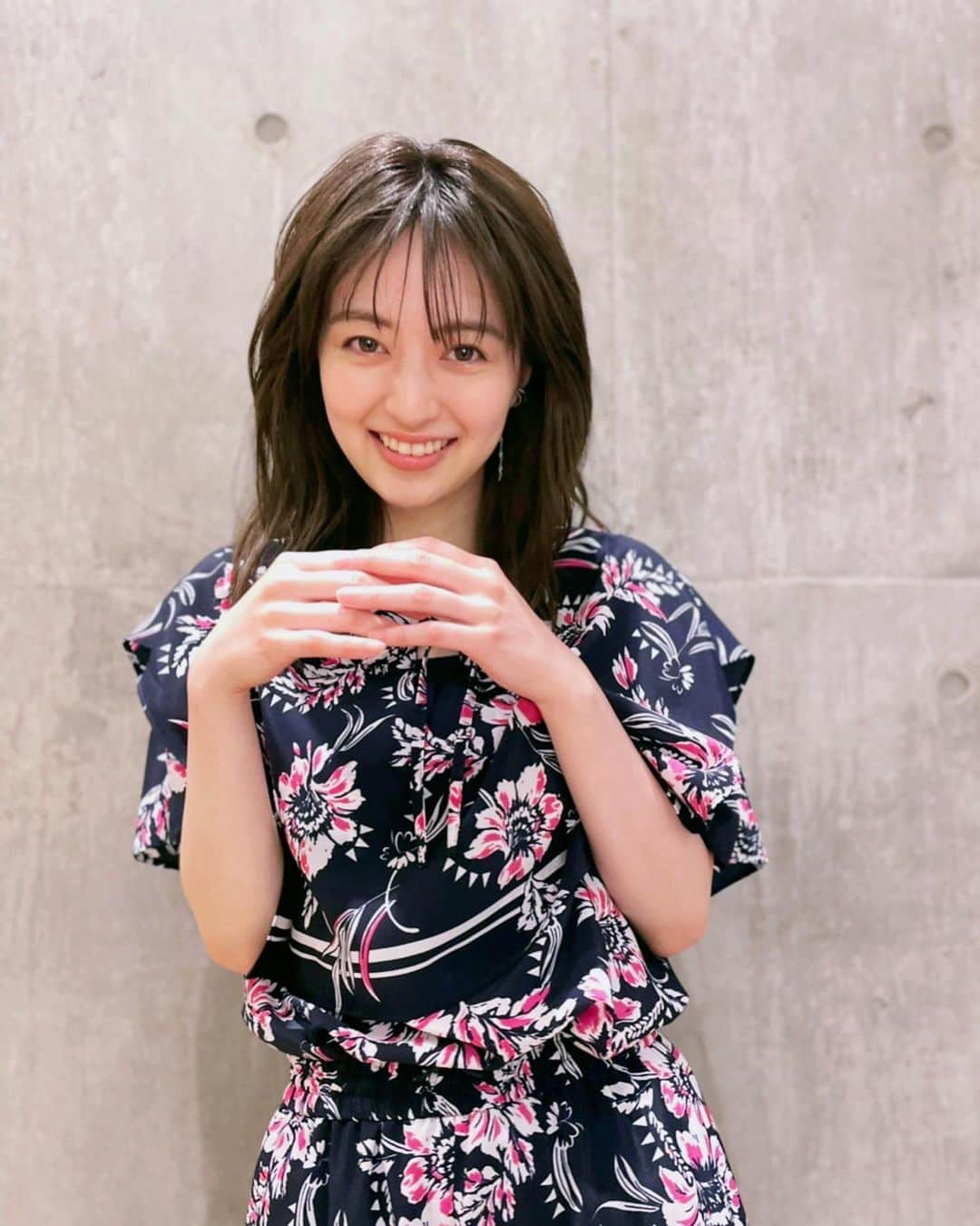 逢沢りなさんのインスタグラム写真 - (逢沢りなInstagram)「おはようございます！  2つお知らせです🫧 明日7月15日(金)よる8時から テレビ東京「強行犯係樋口顕Season2」がいよいよスタートします🌻  そして第1話直前、 よる7時25分から放送「デカ盛りハンター」に内藤剛志さんと佐野岳さんと一緒に参加させていただきました！  どちらもお見逃しなくっ☺️  👗@rpko_official 👡@dianashoespress 💍@pluster.jp」7月14日 9時19分 - aizawarina0728