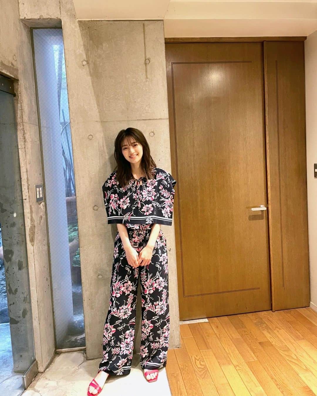 逢沢りなさんのインスタグラム写真 - (逢沢りなInstagram)「おはようございます！  2つお知らせです🫧 明日7月15日(金)よる8時から テレビ東京「強行犯係樋口顕Season2」がいよいよスタートします🌻  そして第1話直前、 よる7時25分から放送「デカ盛りハンター」に内藤剛志さんと佐野岳さんと一緒に参加させていただきました！  どちらもお見逃しなくっ☺️  👗@rpko_official 👡@dianashoespress 💍@pluster.jp」7月14日 9時19分 - aizawarina0728