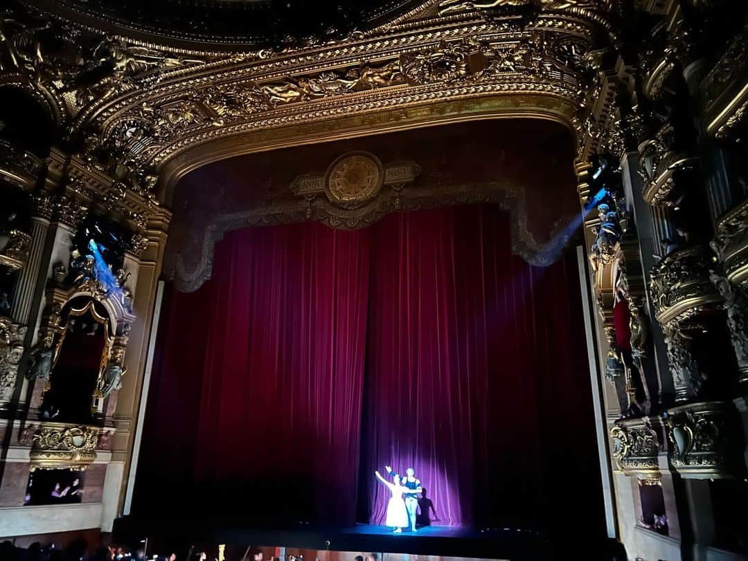 白石小百合さんのインスタグラム写真 - (白石小百合Instagram)「オペラガルニエにてロマンチックバレエのジゼル オープニングナイト❤️拍手喝采…鳴り止まない興奮を久々に味わいました👏 #ballet #giselle #openingnight #standingovation #operagarnier #opéragarnier #paris #parisfrance #pastphoto #photooftheday」7月14日 12時47分 - sayurishirais
