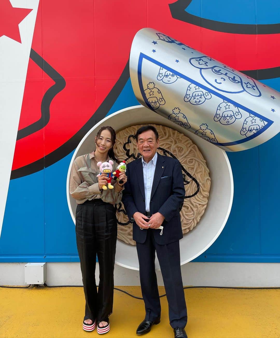 野口啓代さんのインスタグラム写真 - (野口啓代Instagram)「三重県津市にある”おやつタウン”が明日7月15日からリニューアルオープン🍿🍜🍮🍫  オープニングイベントにゲストとしてブラックマヨネーズの小杉さんと一緒に登壇させて頂きました🫡✨  新しく設置された9mの超ドデカいジャングルジムにはクライミングパートもあり、絶対に楽しいアトラクションがいっぱい😍自分でお菓子を作れたり、映えスポットが沢山あって家族で楽しめます📸🫶🏻  ここでしか手に入らないホシオくんとブタメンくんグッズがあり、すごい量のお土産をGETしてきました🐷💕 ⚠︎遊びに行った訳ではないw  是非みなさん、 新生おやつタウンに遊びに行ってみてくださいねっ😊♥️  @oyatsutown  #おやつタウン  #新生おやつタウン #ベビースターラーメン  #ブタメン #ほしおくん  #おやつカンパニー  #三重県 #津市 ——————————————————————————— @au_official @raffinee_orientalbio @yushoku_inc @cowsoapcp @thenorthfacejp @lasportivajp @petzl_official  @newhale_japan @frictionlabs」7月14日 15時56分 - noguchi_akiyo