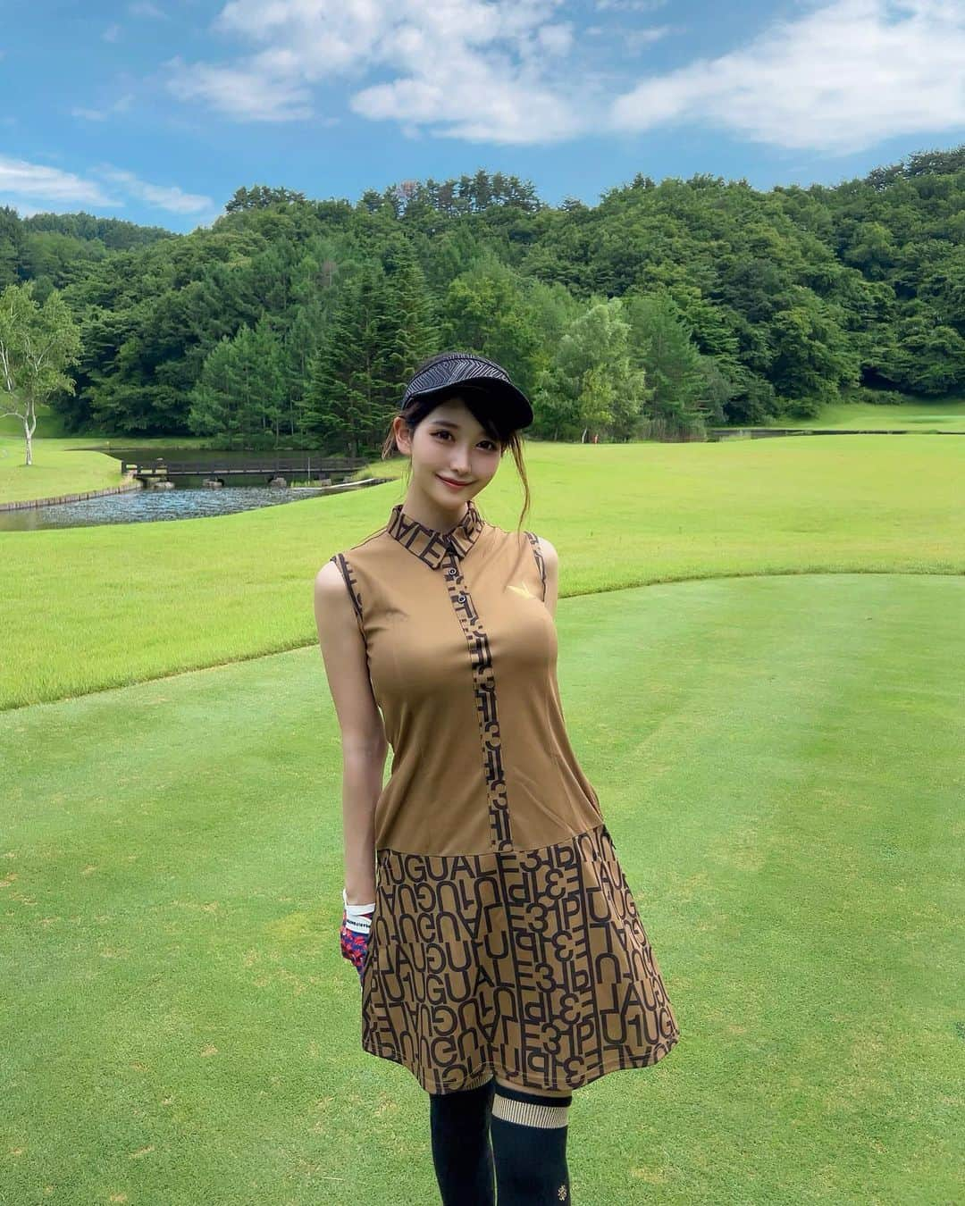 MAYUさんのインスタグラム写真 - (MAYUInstagram)「. ワンピースタイプのウェアって楽ちん⛳️💛 . 上半身はぴたっとしてたけど、全然気にならず動きやすかった✨ スカート部分はフレアでゆとりがあるから、お昼ご飯をもりもり食べても大丈夫🍚👍笑 @1piu1uguale3_golf のものだよん💛 . ぱっと見、ゴルフウェアぽくなくて普段でも着れちゃいそう🥺 . . #ゴルフ女子#ゴルフ#ゴルフウェア#ゴルフコーデ#ゴルフファッション#ウノピュ#ウノピュウノウグァーレトレ#golf#golfwear#golfwang#golfstagram#golfaddict#golfcourse#golfclub#golfday#golflife#1piu1uguale3#1piu1uguale3golf」7月14日 18時40分 - mayu.kina_golf