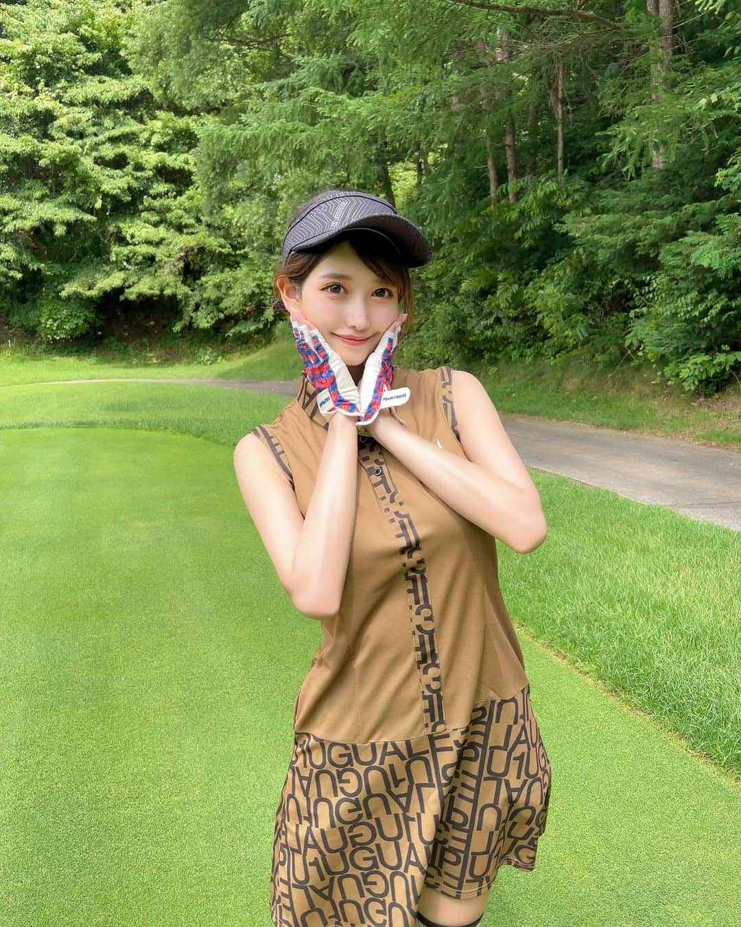 MAYUさんのインスタグラム写真 - (MAYUInstagram)「. ワンピースタイプのウェアって楽ちん⛳️💛 . 上半身はぴたっとしてたけど、全然気にならず動きやすかった✨ スカート部分はフレアでゆとりがあるから、お昼ご飯をもりもり食べても大丈夫🍚👍笑 @1piu1uguale3_golf のものだよん💛 . ぱっと見、ゴルフウェアぽくなくて普段でも着れちゃいそう🥺 . . #ゴルフ女子#ゴルフ#ゴルフウェア#ゴルフコーデ#ゴルフファッション#ウノピュ#ウノピュウノウグァーレトレ#golf#golfwear#golfwang#golfstagram#golfaddict#golfcourse#golfclub#golfday#golflife#1piu1uguale3#1piu1uguale3golf」7月14日 18時40分 - mayu.kina_golf