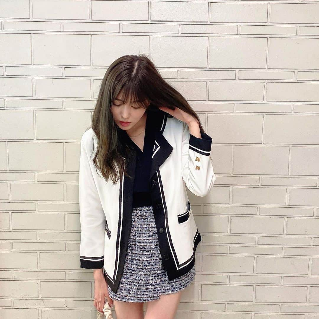 岩﨑名美さんのインスタグラム写真 - (岩﨑名美Instagram)「ひさびさ私服✌︎ よくみてもらえるとお袖のゴールドボタンがしゃれててかわいい🥺💛  色んな着方でよく着てます♡  #ootd  #code  #骨ストコーデ  #bellecherie  #ベルシェリ   お得にゲットできるクーポンはこちら🍒 ⇒thanks2nami」7月14日 20時28分 - nami_iwasaki