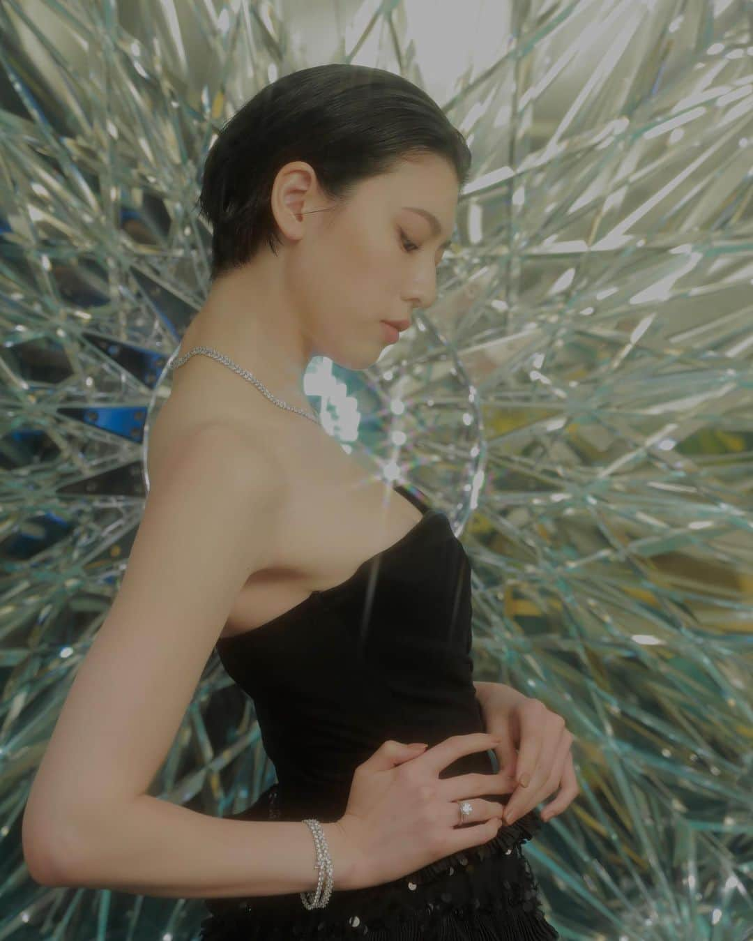 三吉彩花さんのインスタグラム写真 - (三吉彩花Instagram)「“MY TIFFANY DIAMOND”  ティファニーが日本上陸50周年を記念して国内初となるダイヤモンドリングのセミオーダーメイドサービスを期間限定で開始。ティファニーが誇る最高品質のダイヤモンドを好きなリングデザインにセッティングできるとても特別なイベントです💍  明日から8月14日まで銀座本店にて。  #MyTiffanyDiamond @tiffanyandco」7月14日 22時59分 - miyoshi.aa