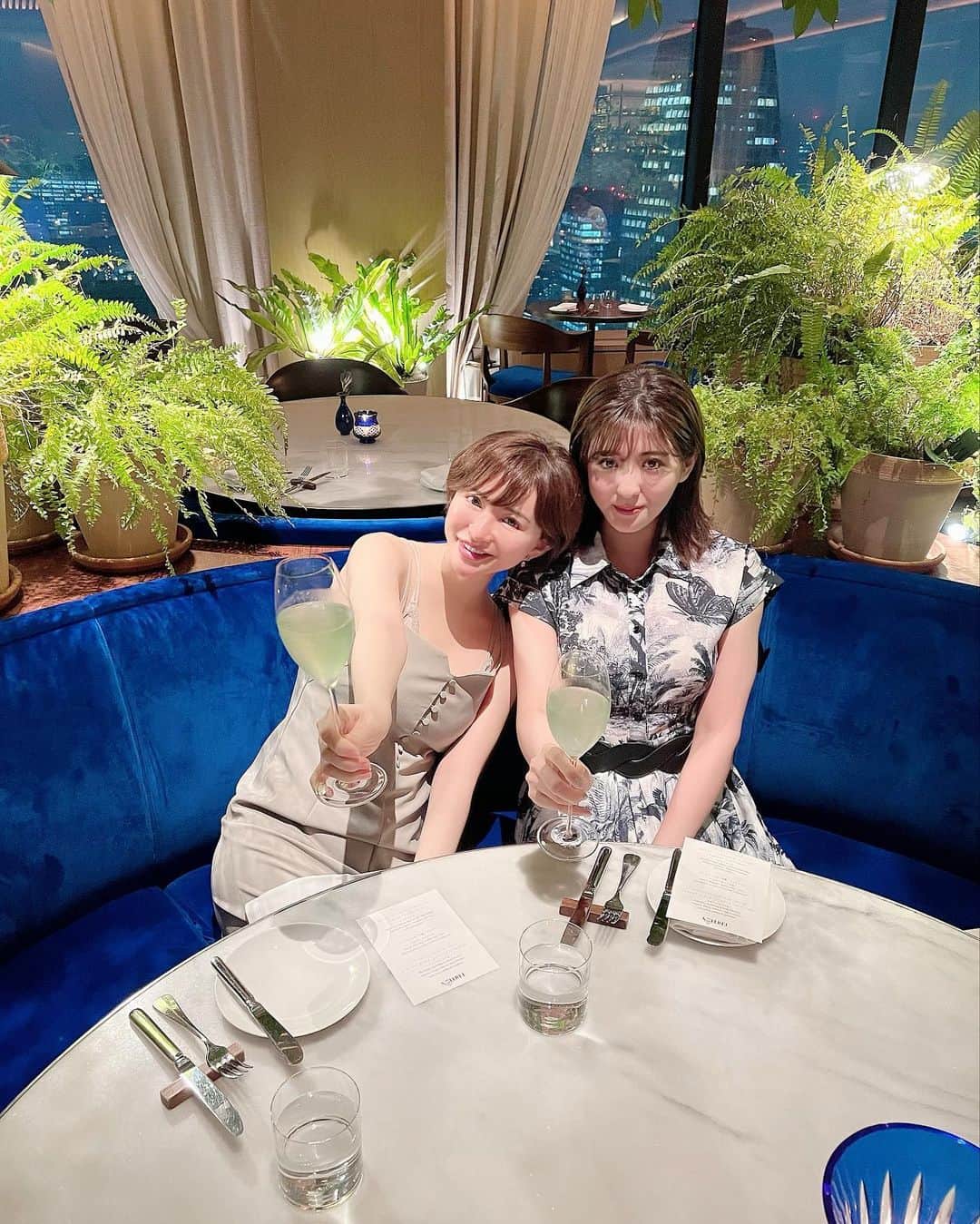 里美ゆりあさんのインスタグラム写真 - (里美ゆりあInstagram)「@all_you_need_is_love421  とデート♥️  可愛いし面白いし楽しいし優しいし グルメだし多方面で意識高いし 尊敬出来る最高な女性😍  ホテルみたいなお宅訪問もさせて頂いて興奮冷めやらぬ😚  帰るギリギリまで話しが尽きなくて話し足りない笑  共通点も色々あってこれからも旅行行ったりする予定だから楽しみ🎶  #デート #date  #虎ノ門 #ab」7月15日 11時04分 - satomiyuria