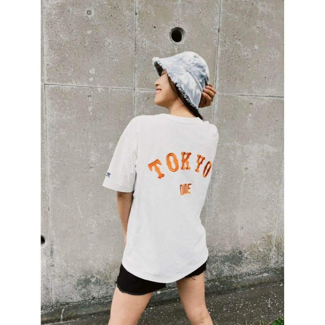 杉原枝利香さんのインスタグラム写真 - (杉原枝利香Instagram)「New shirt👚   @wjp_white_japan_project さんの✨  JAPAN DUDE COLLECTION TOKYO 東京  しっかり生地で着やすい☆ 色々地名あったけど、横須賀無かったので東京に😁✌  #WJP #white_japan_project #tokyo #tokyo_dude #hey_dude #japandude_collection #東京 #fashion #fashiongram #shirt ------------------------ #photoshoot #photo #outfit #ootd #ootdfashion #followme #りンご #杉原枝利香 #actress #model  #rq #ambassador #🍎」7月15日 12時08分 - erikasugihara