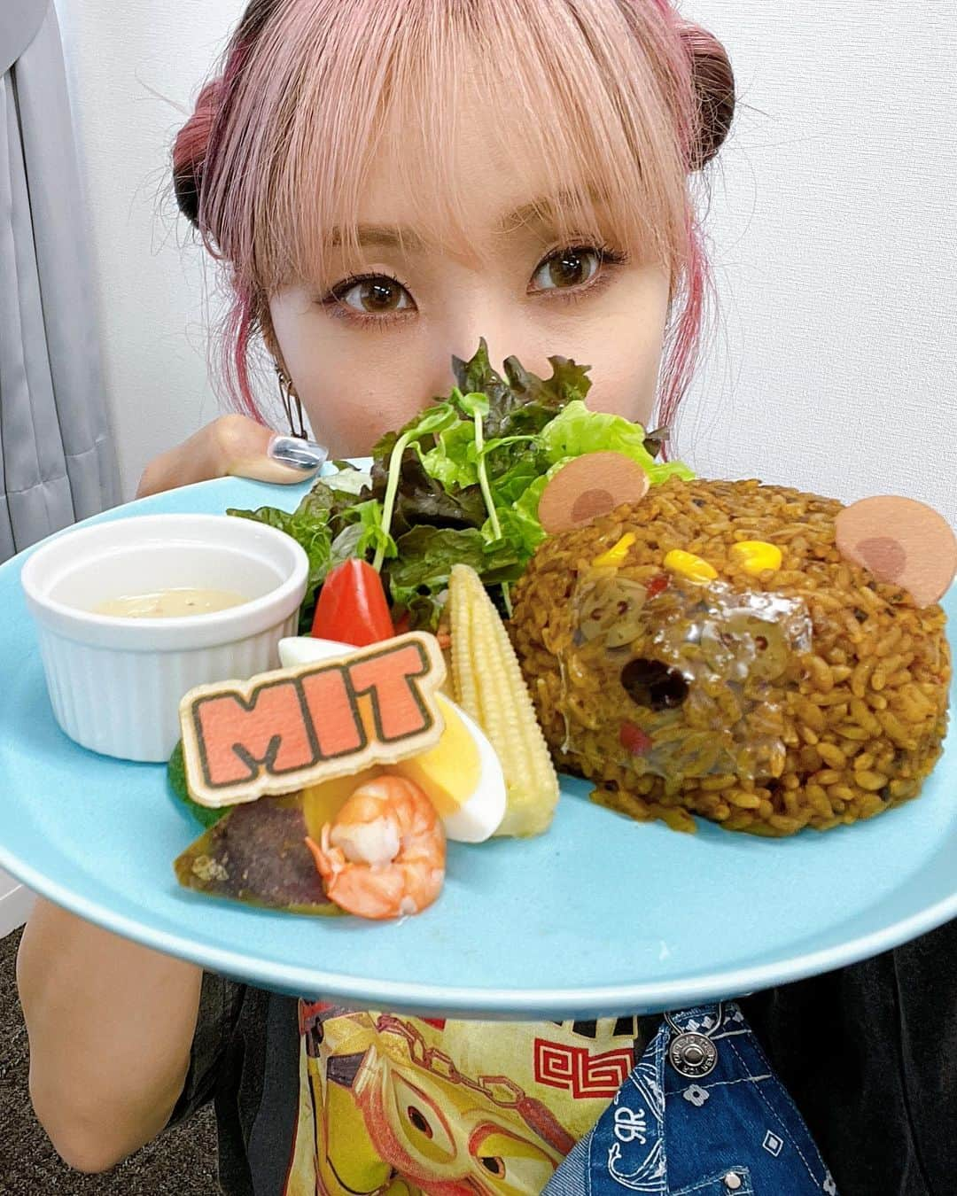 LiSAさんのインスタグラム写真 - (LiSAInstagram)「可愛くて美味しい子いっぱい〜！！沢山食べたくて、スタッフみんなにも食べてもらった〜！笑  渋谷パルコさんの6FのTOKYO PARADE goods＆cafeに、ミニオンズ フィーバー ダイニングも登場！🍌  🥺🥺🥺 映画見たみんなには伝わるうるうるミニオン🥺 cafe.parco.jp/parade/detail/…  #ミニオンズフィーバー @minion_officialjp」7月15日 13時04分 - xlisa_olivex