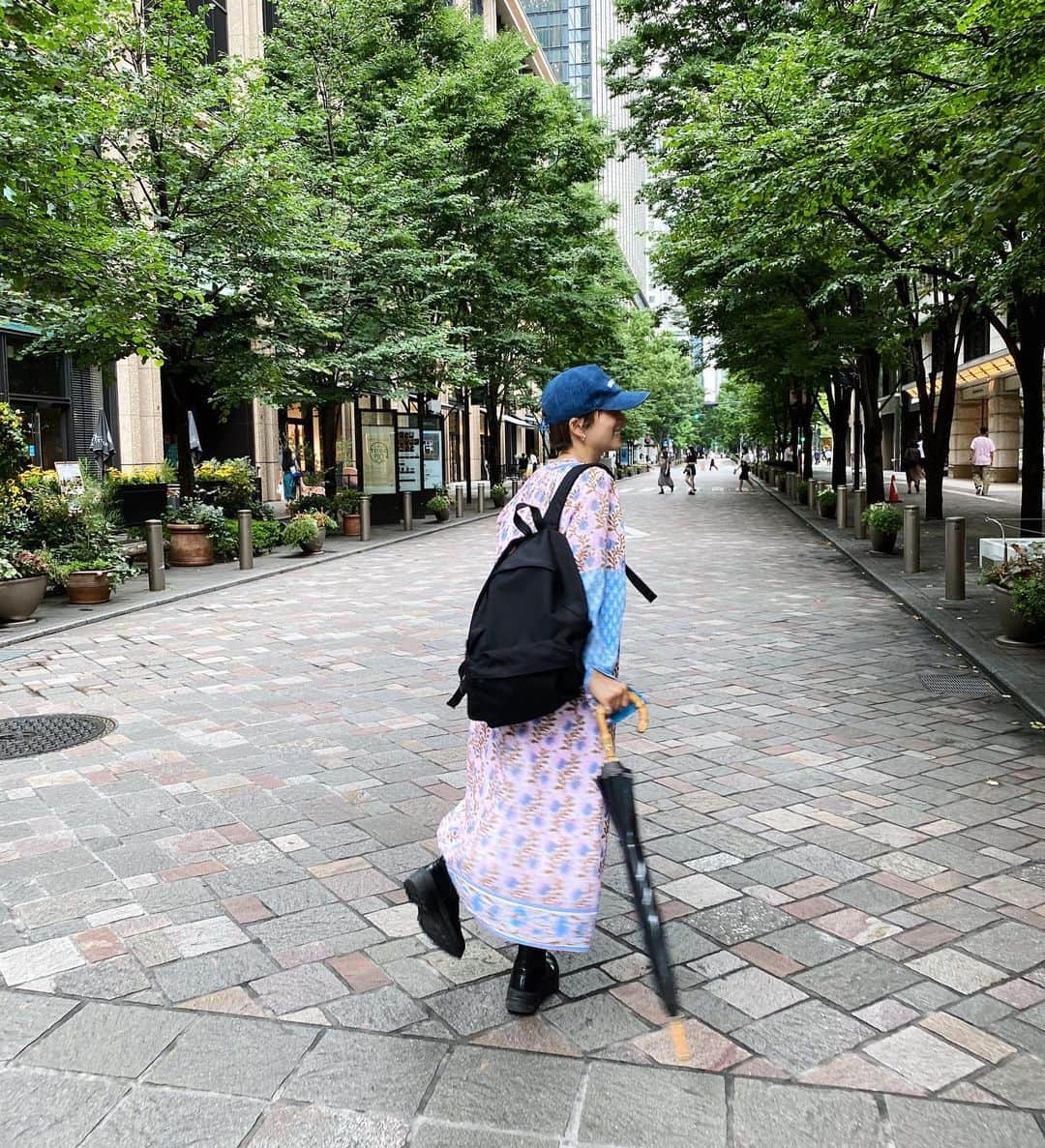 高山都さんのインスタグラム写真 - (高山都Instagram)「朝からずっと雨。 移動が多く、低気圧とPMSにぐったりな今日は出来るだけ楽チンで気分が上がる服を。 one-piece @szblockprints from @h_beautyandyouth  backpack @commedesgarcons  cap @miumiu  boots @pellico_sunny  umbrella @traditionalweatherwear 石垣島では水着の上に着てたワンピース、タウン仕様には黒の小物やアクセサリーを効かせること。」7月15日 16時16分 - miyare38